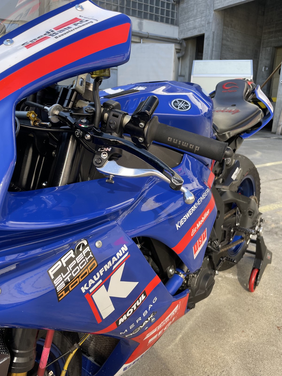 YAMAHA R1-image-6