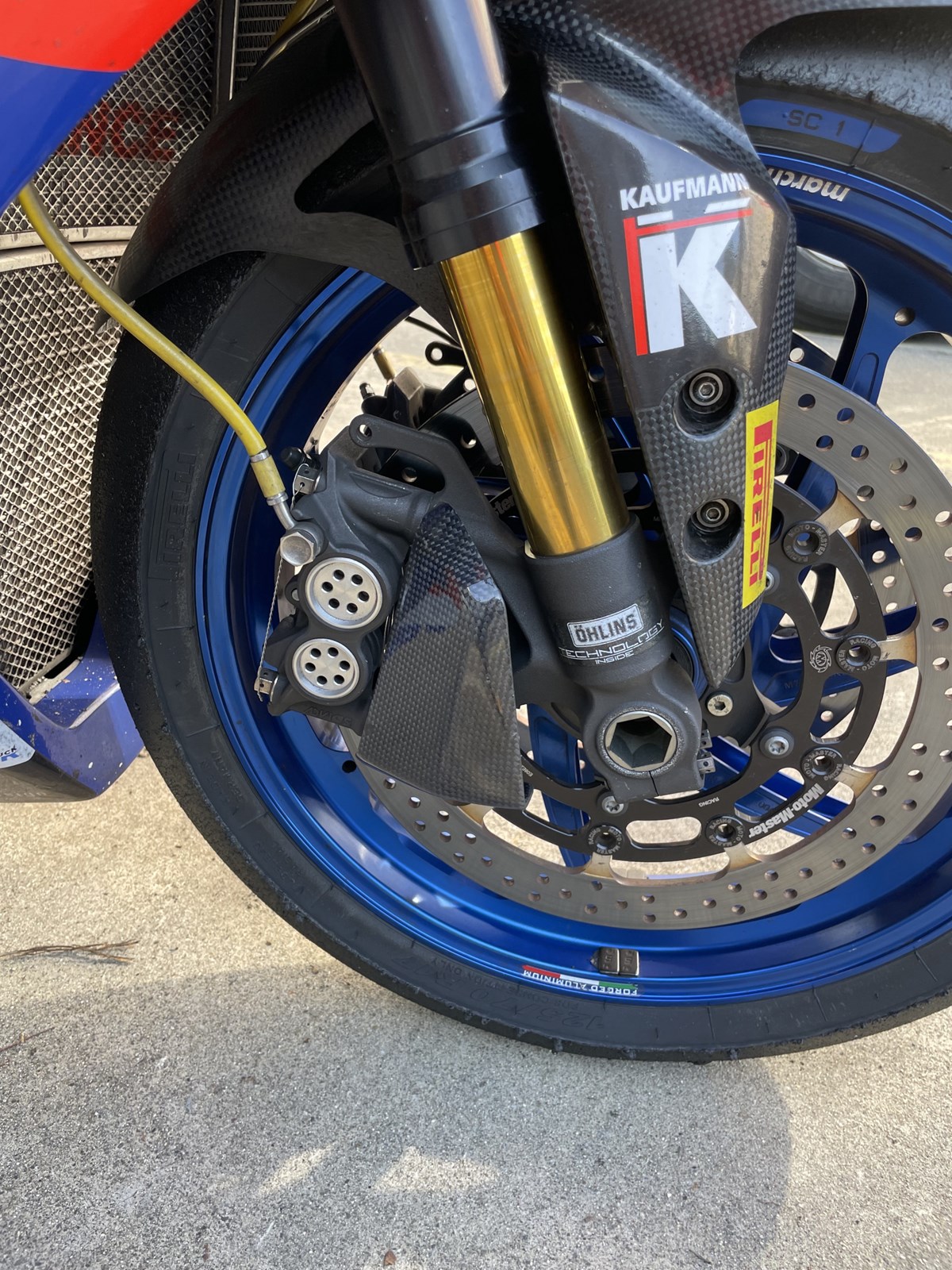 YAMAHA R1-image-8