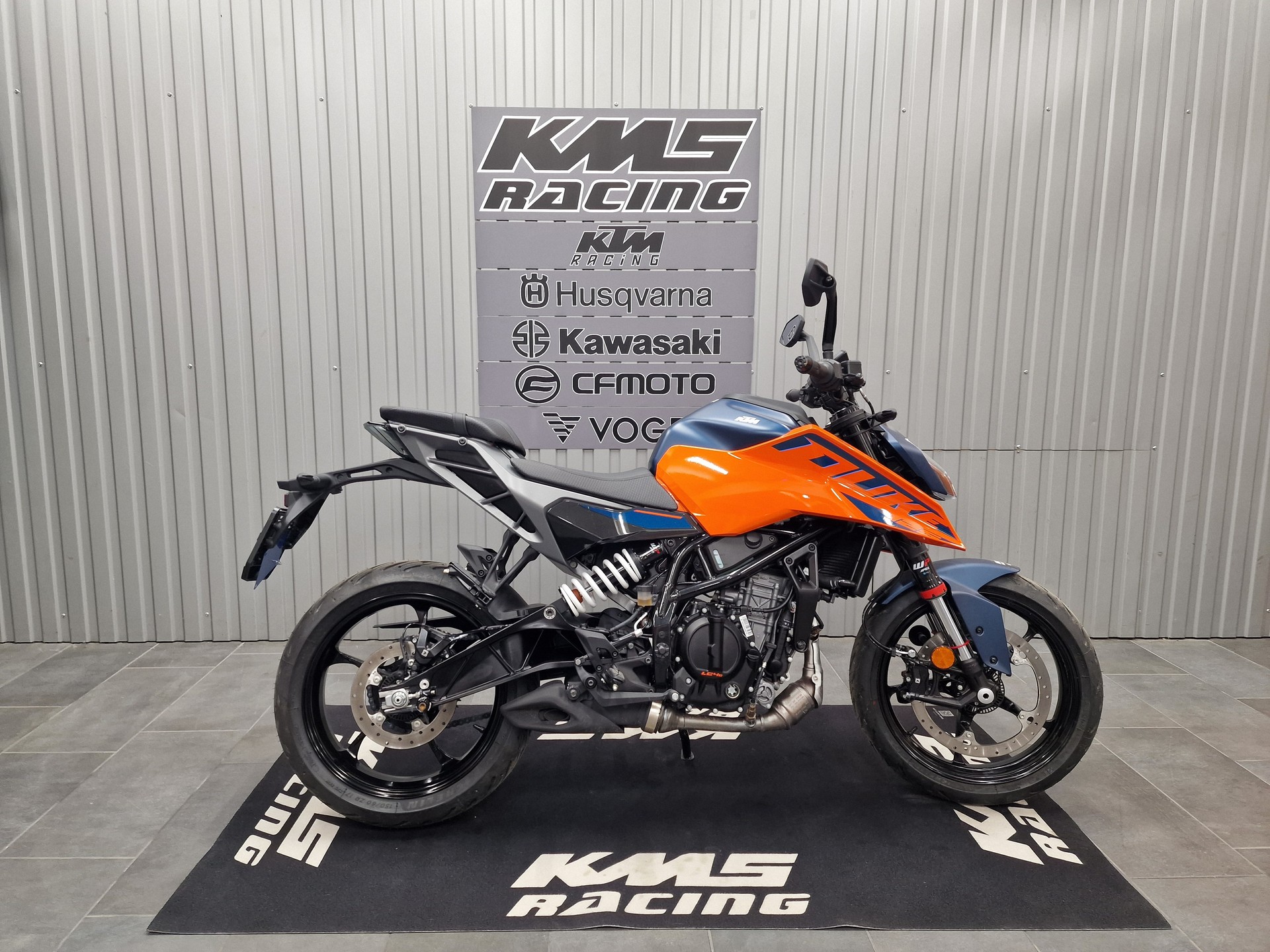 KTM 125 Duke-image-1