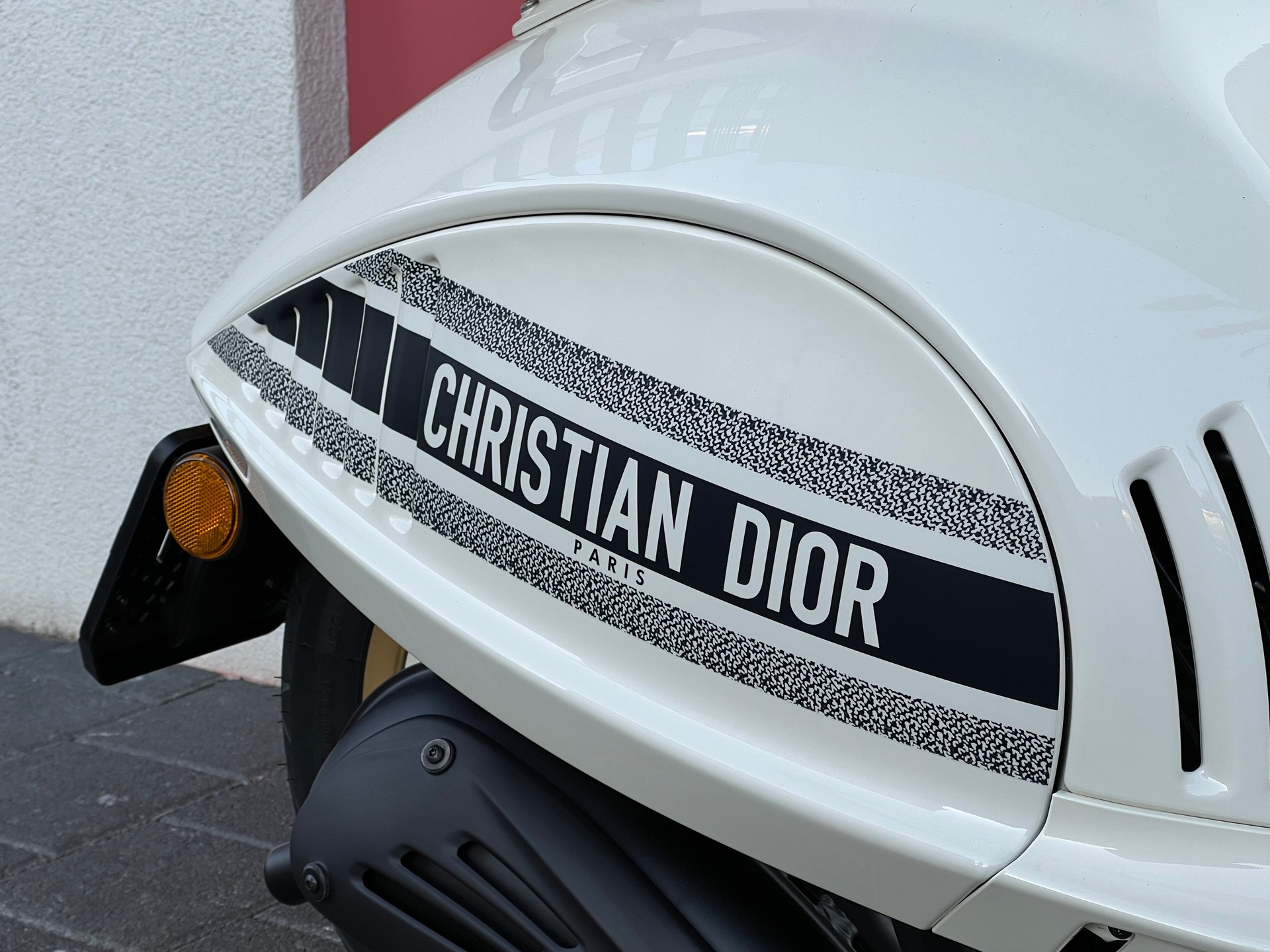 PIAGGIO Vespa 946 CHRISTIAN DIOR-image-5