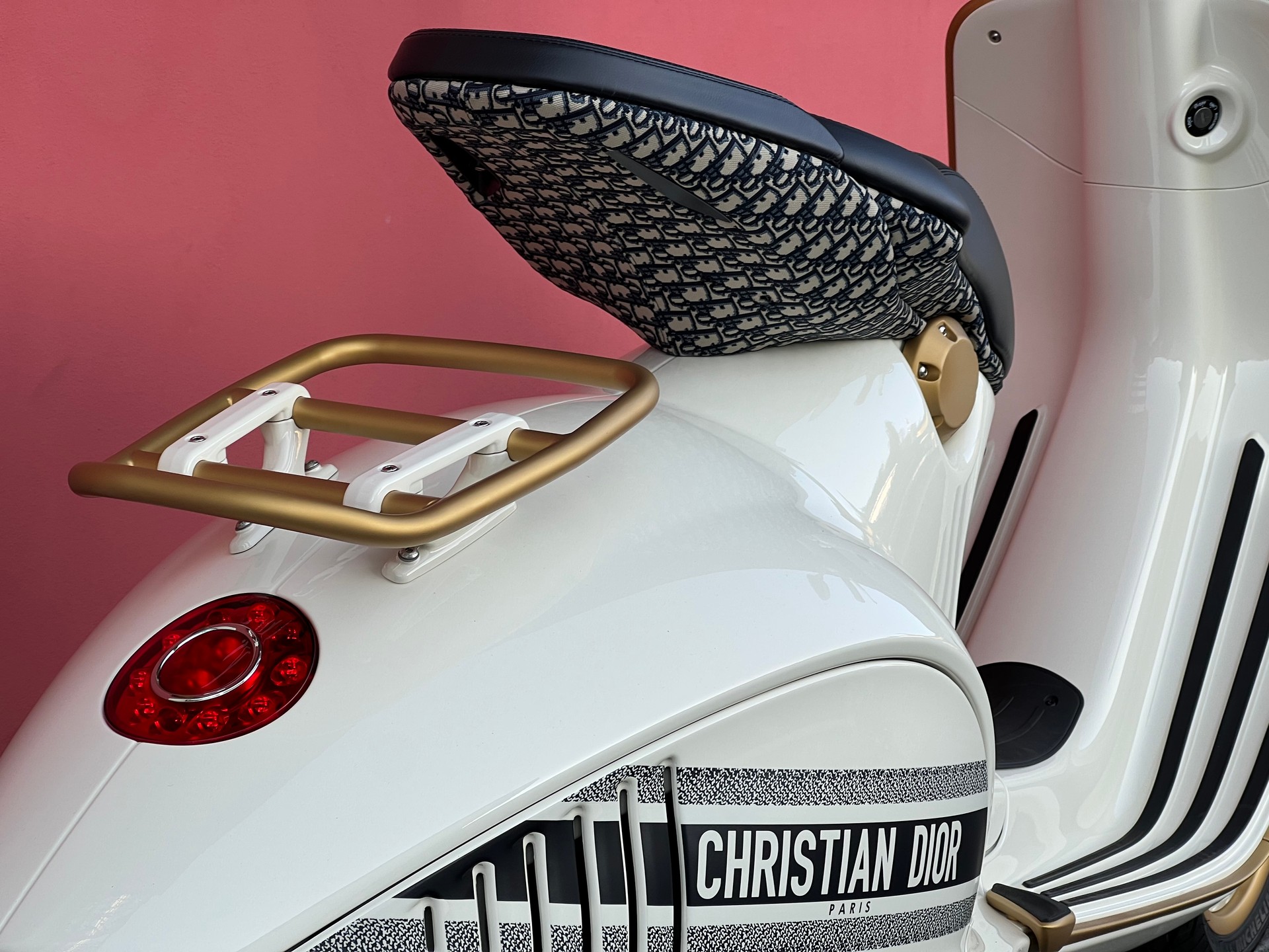 PIAGGIO Vespa 946 CHRISTIAN DIOR-image-6