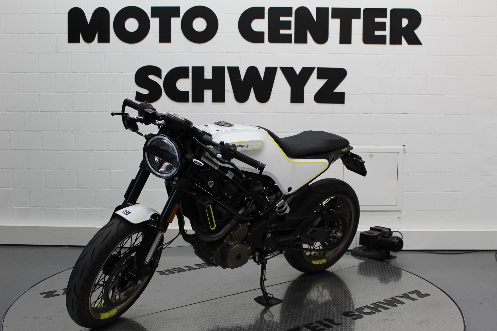 HUSQVARNA Vitpilen 401-showroom-element-3
