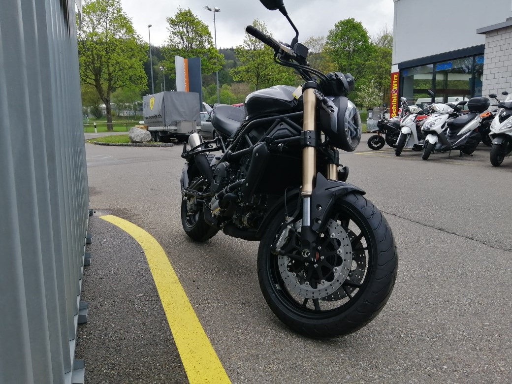 BENELLI 752S-showroom-element-2