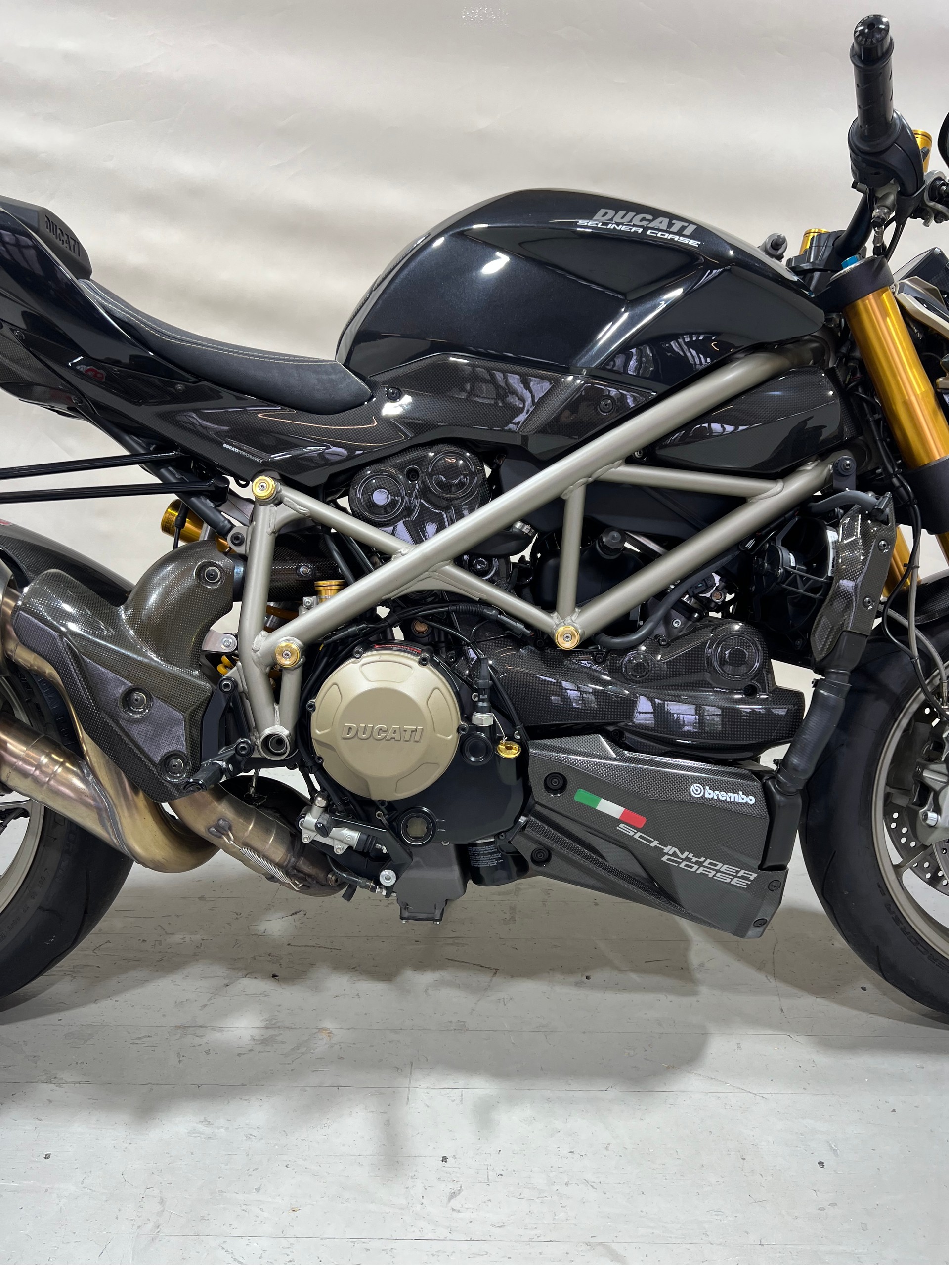 DUCATI Streetfighter 1099 S-showroom-element-2