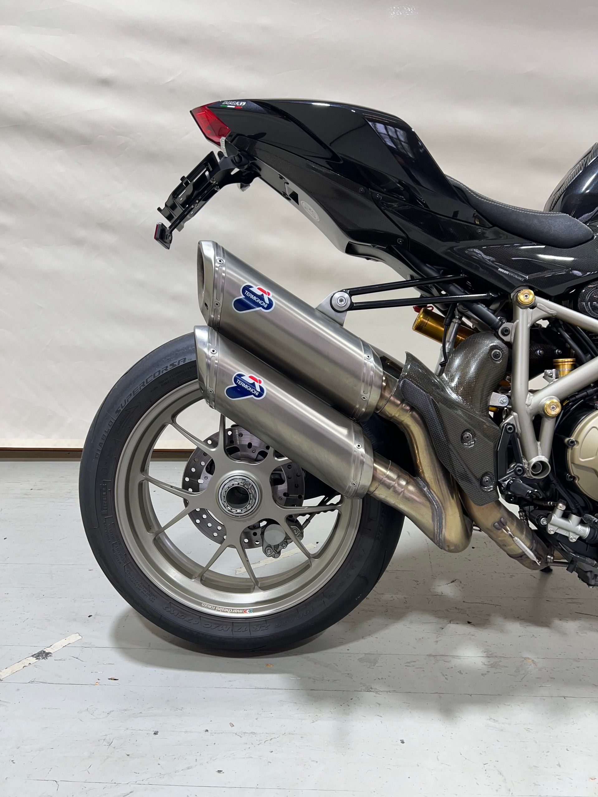 DUCATI Streetfighter 1099 S-showroom-element-3