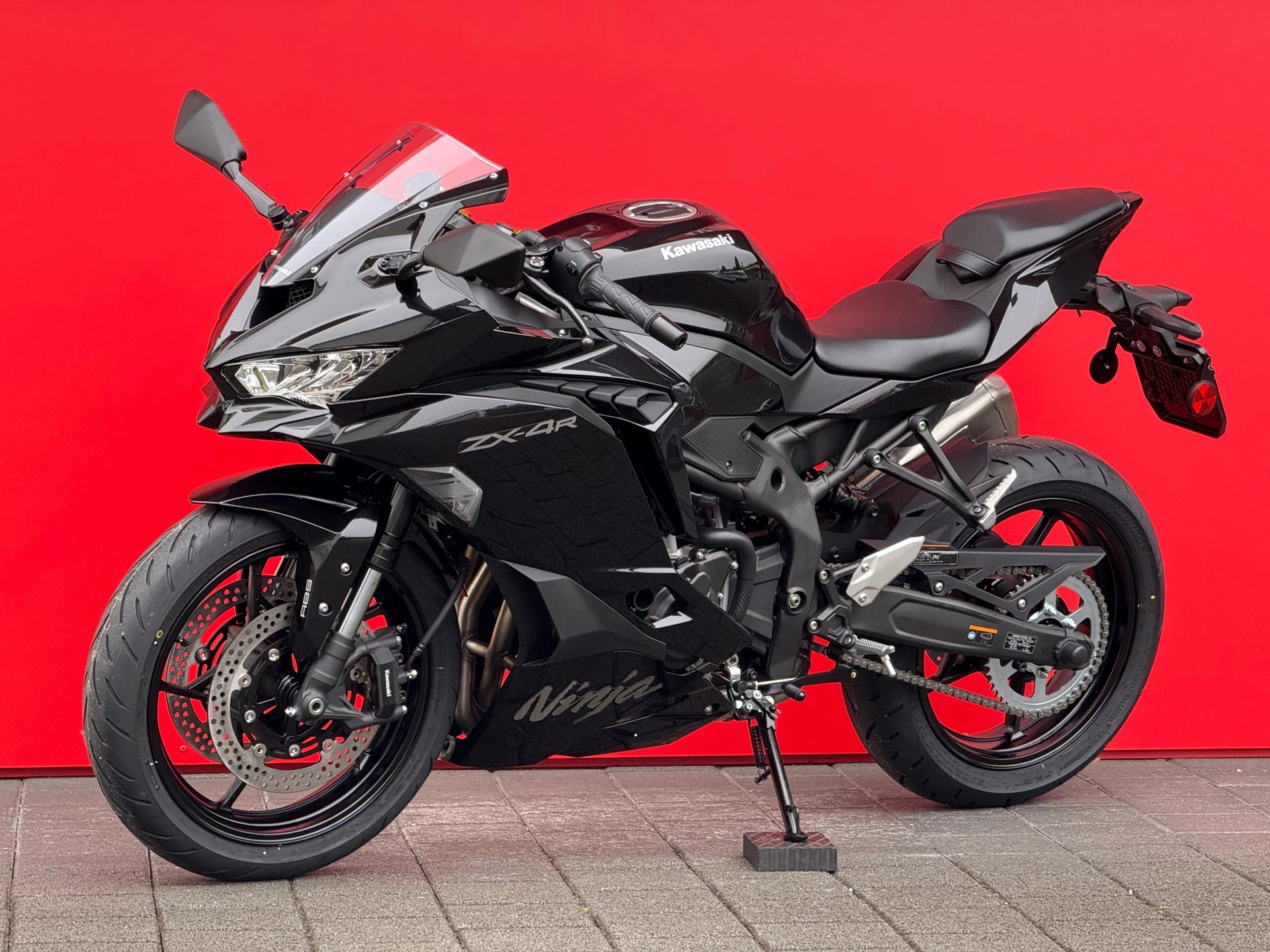 KAWASAKI Ninja ZX-4R (35kW)-showroom-element-1