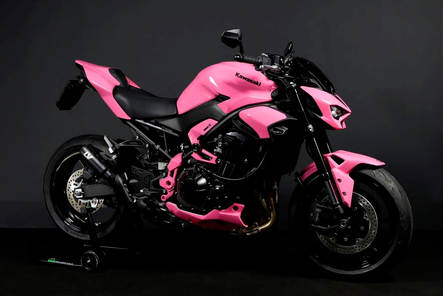 KAWASAKI Z 900 (91/70/35 KW) *Barbie Edition* Level 3-image-1