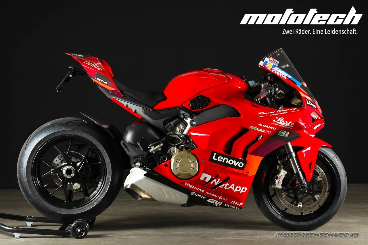 DUCATI Panigale V4-showroom-element-1