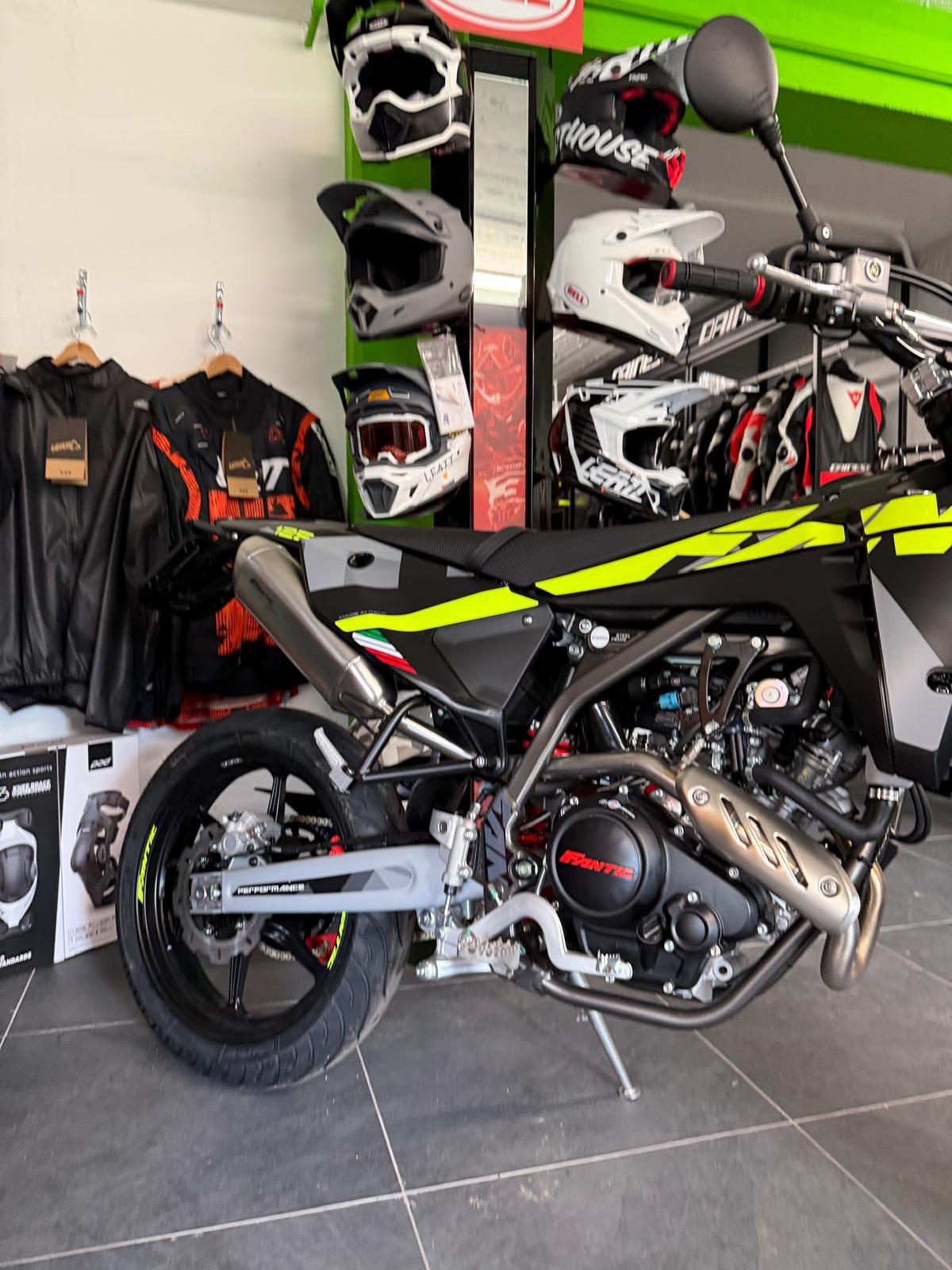 FANTIC XMF Motard 125 Performance-showroom-element-1