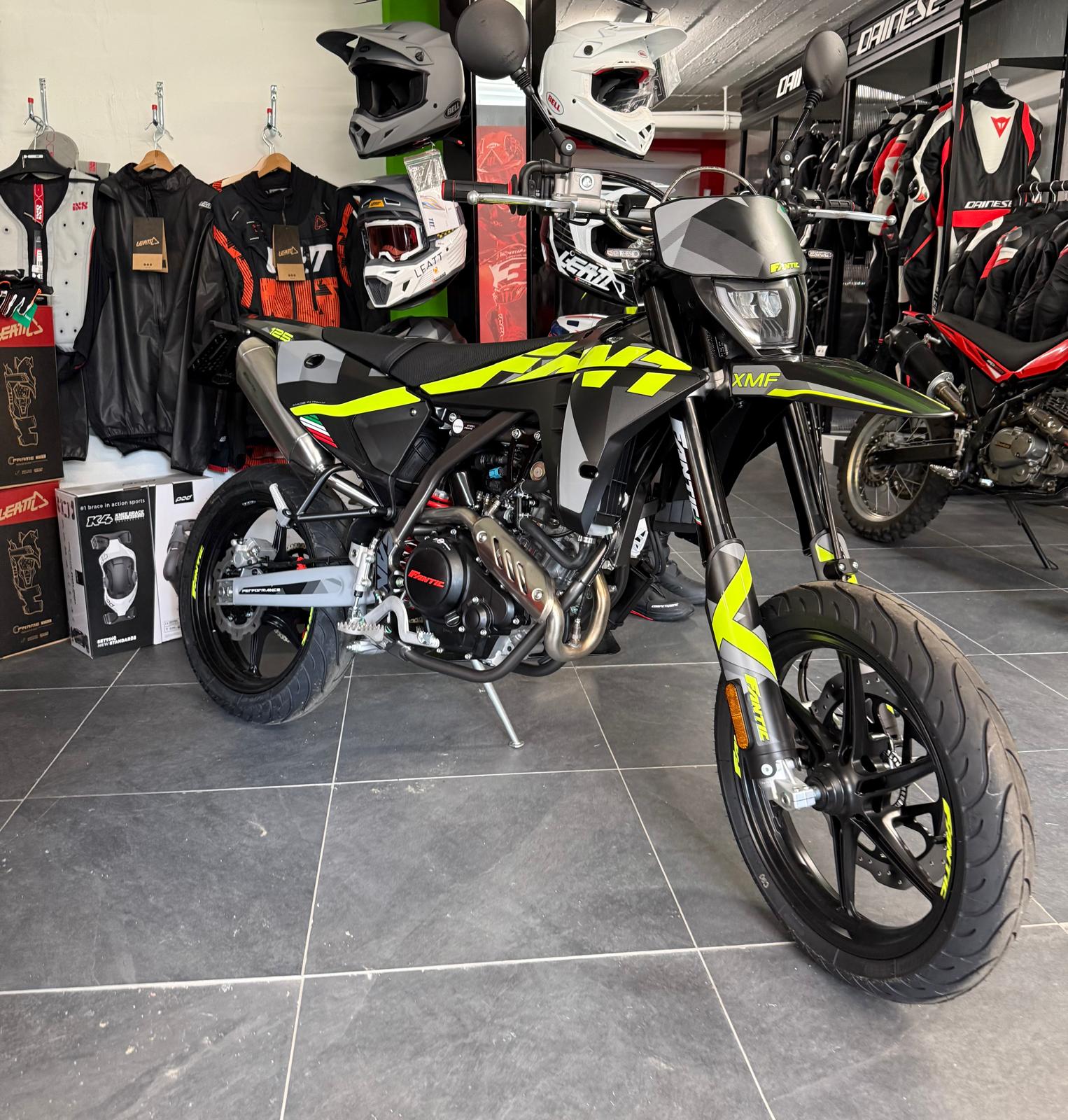 FANTIC XMF Motard 125 Performance