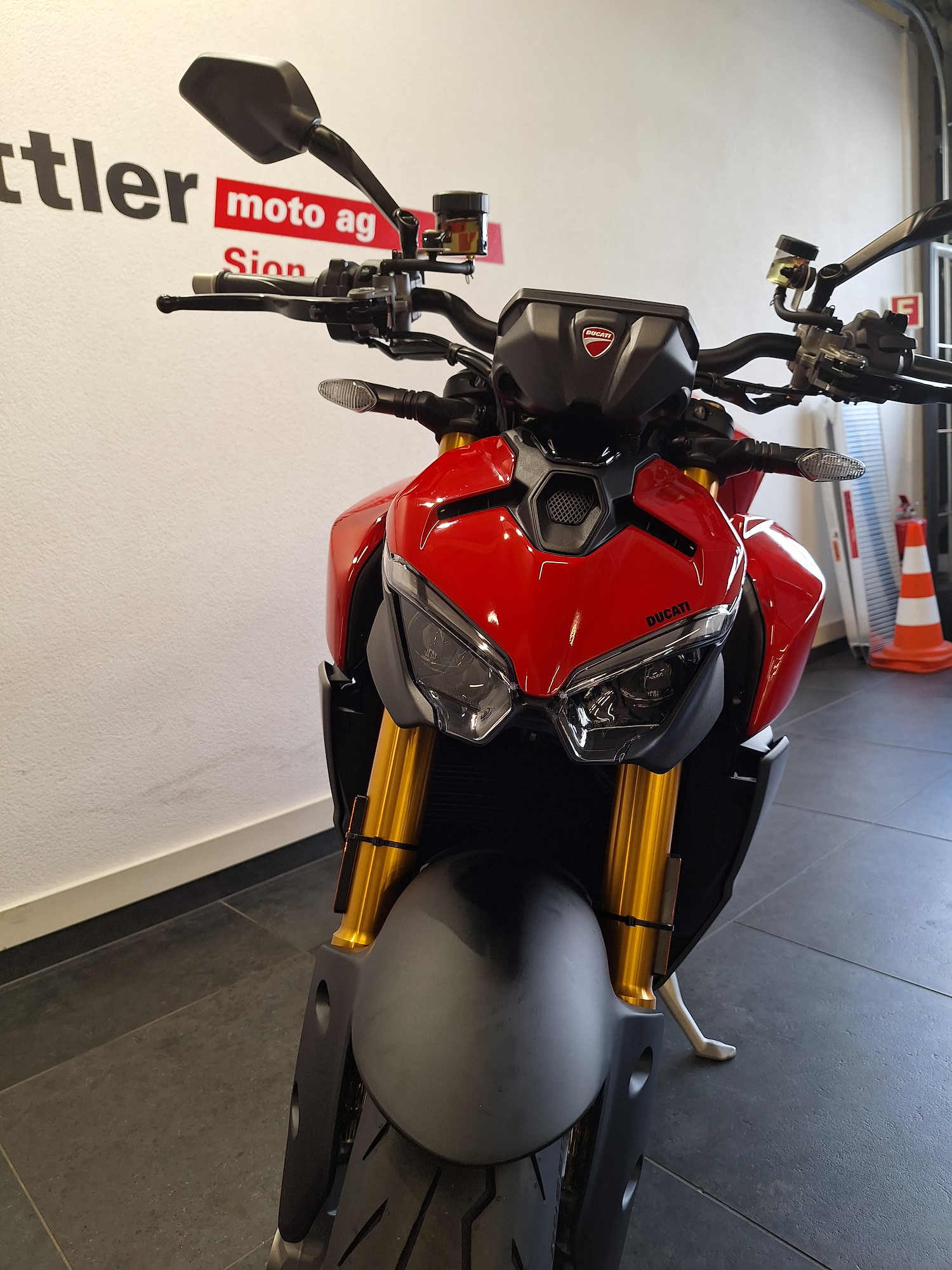 DUCATI Streetfighter V2 S-image-1