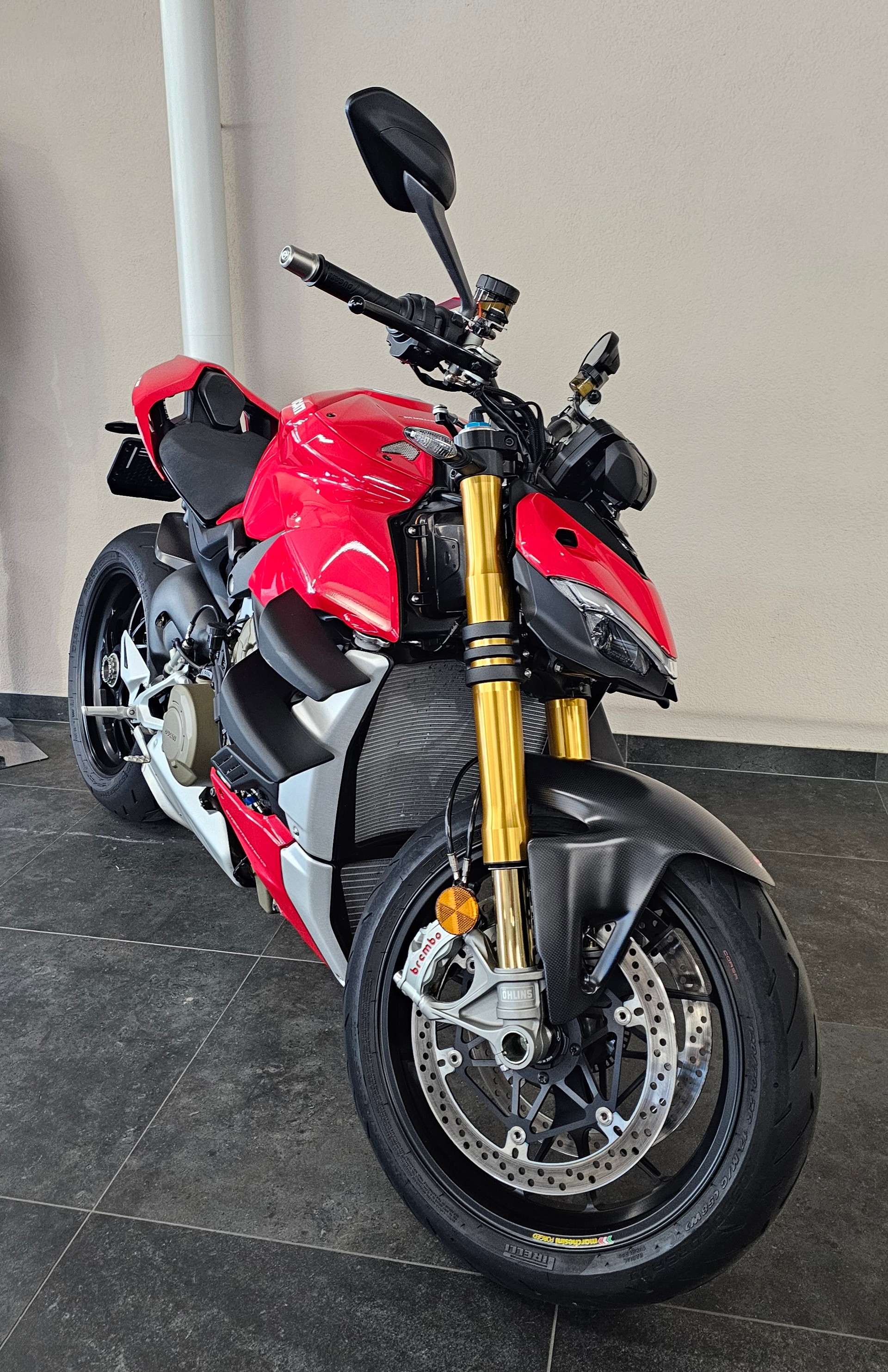 DUCATI Streetfighter V4 S-showroom-element-1