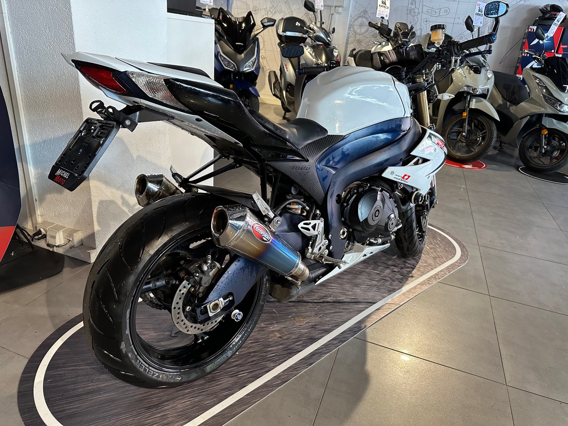 SUZUKI GSR 1000 Virus-showroom-element-2