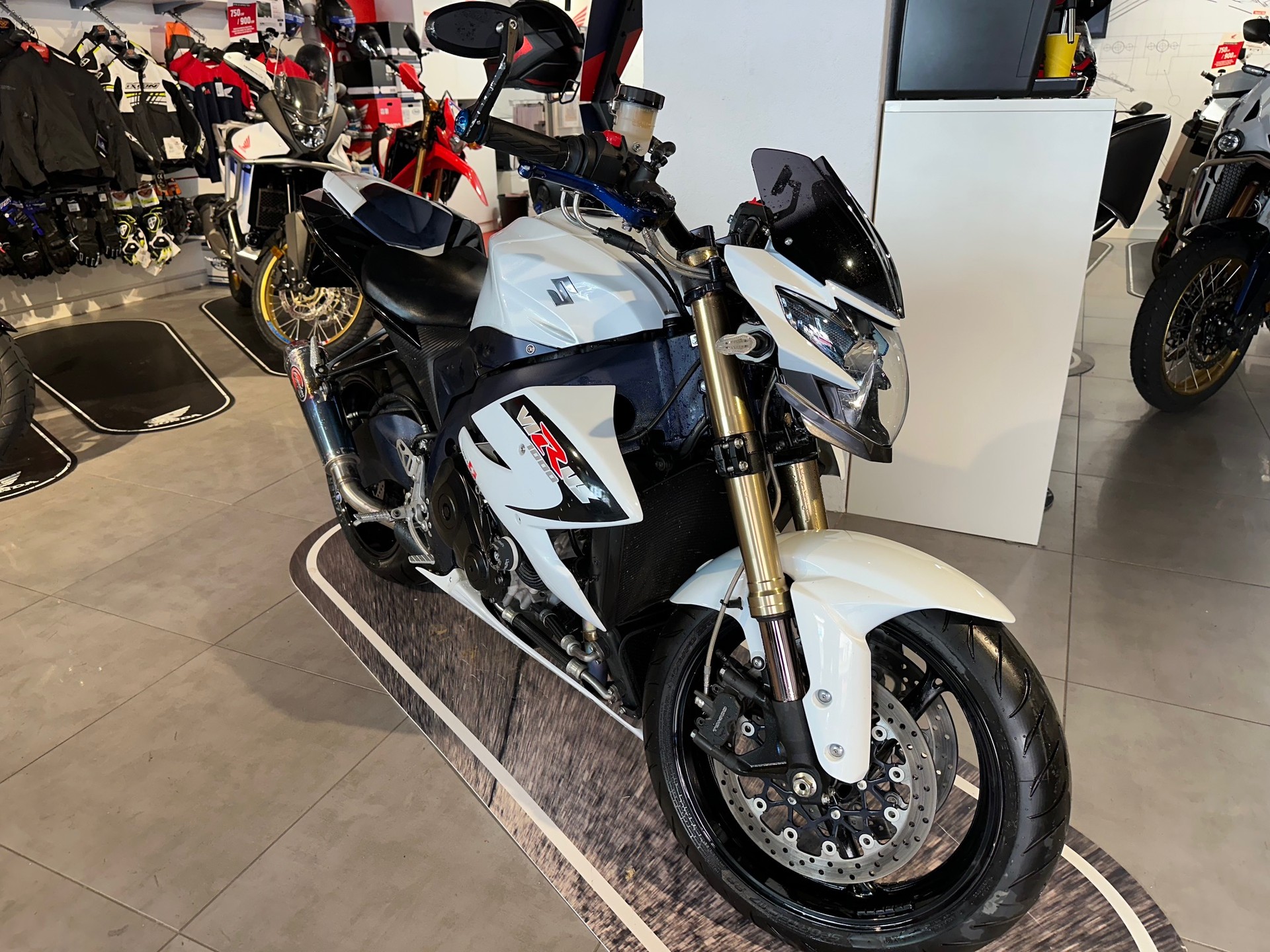 SUZUKI GSR 1000 Virus-showroom-element-1