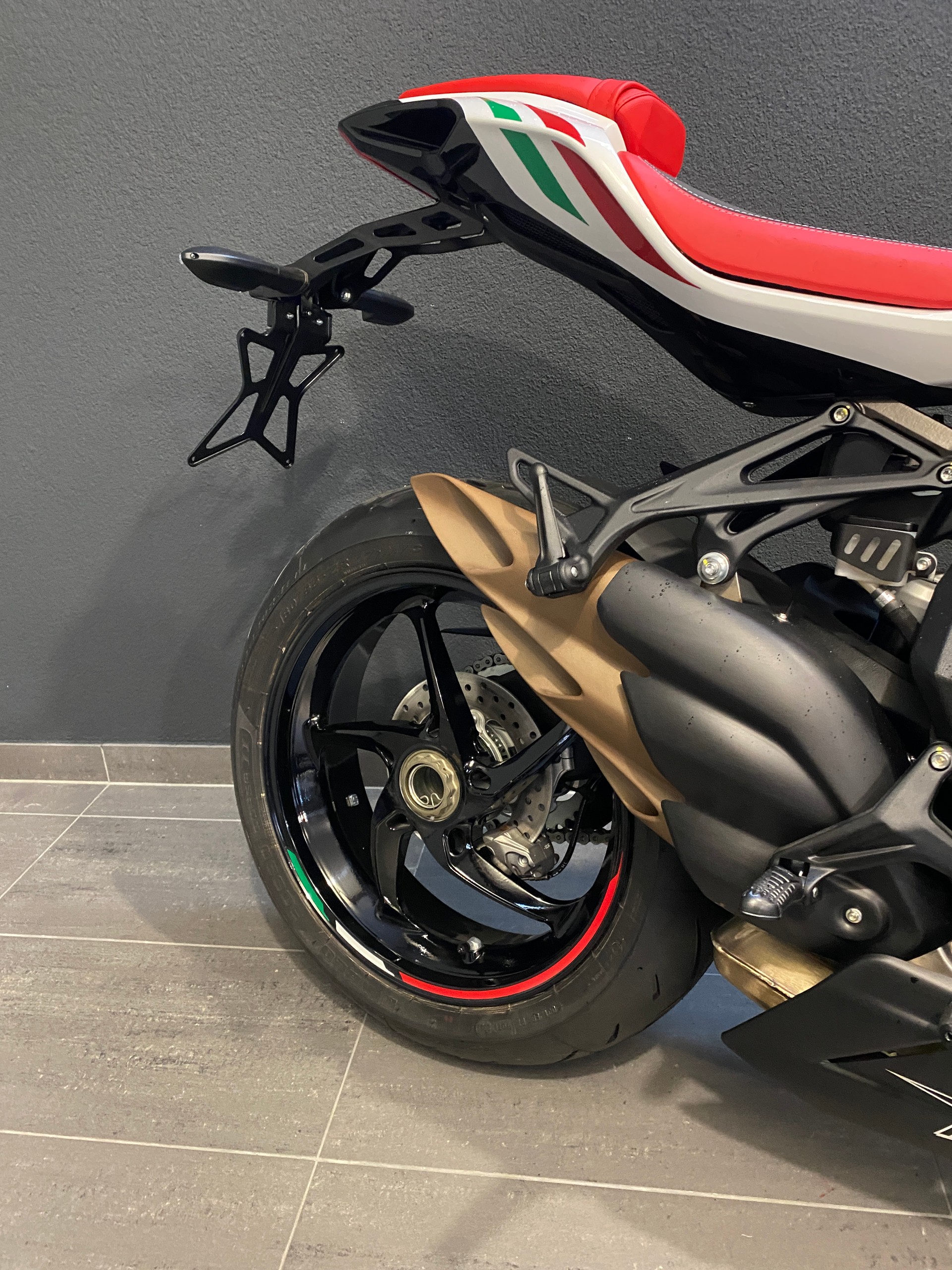 MV AGUSTA F3 800 RC-showroom-element-3