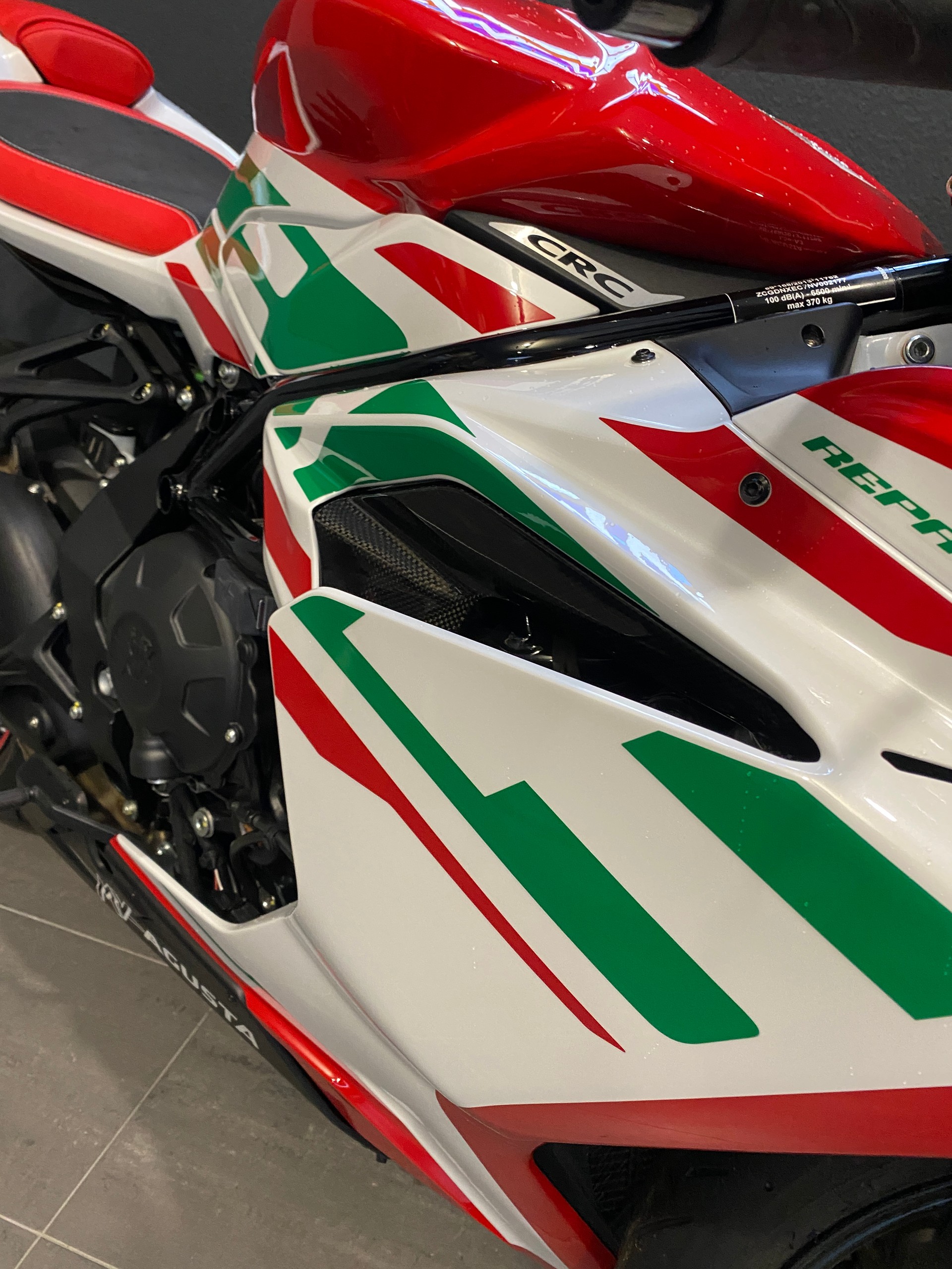 MV AGUSTA F3 800 RC-showroom-element-2
