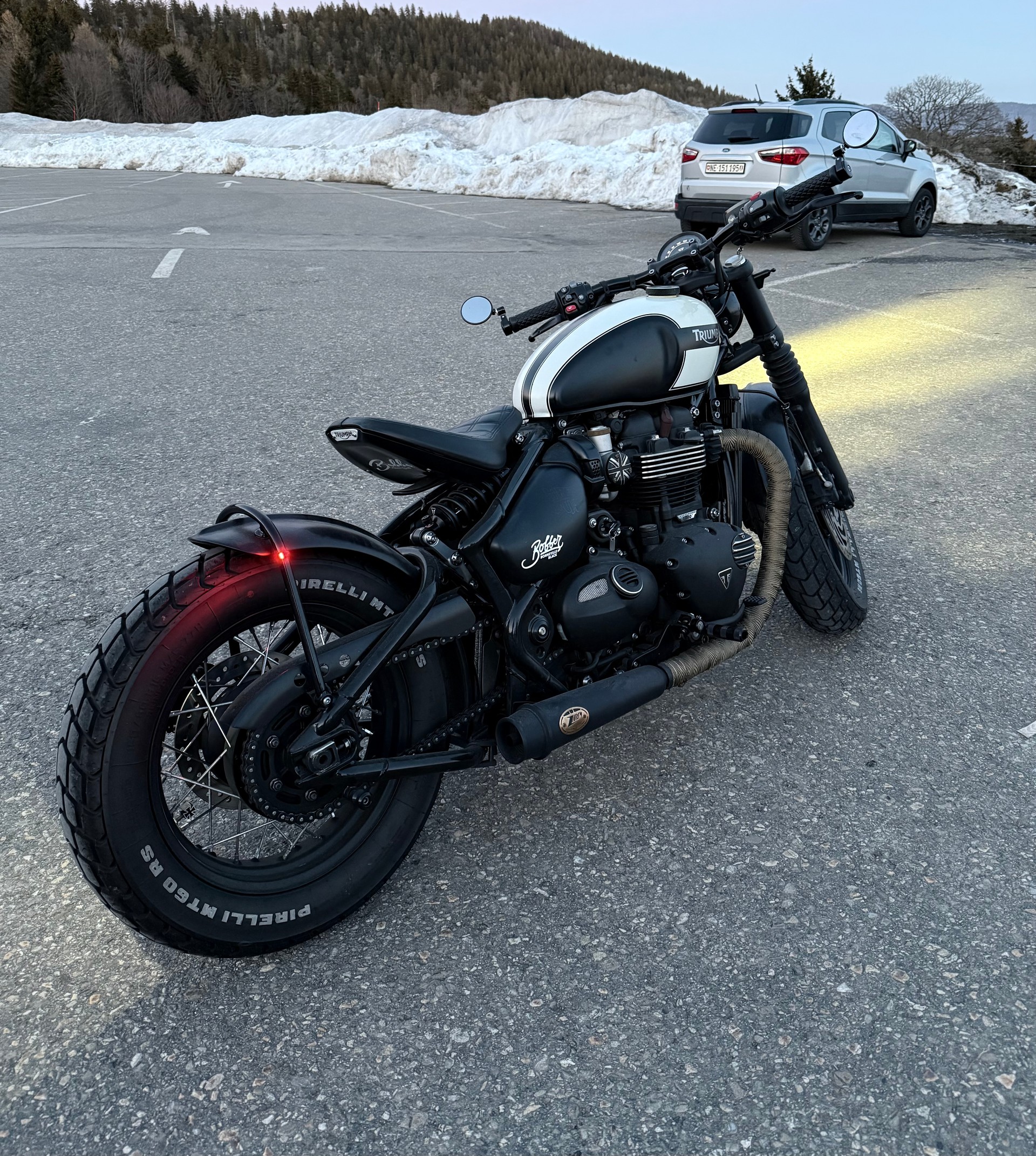 TRIUMPH Bonneville 1200 Bobber Black-image-0