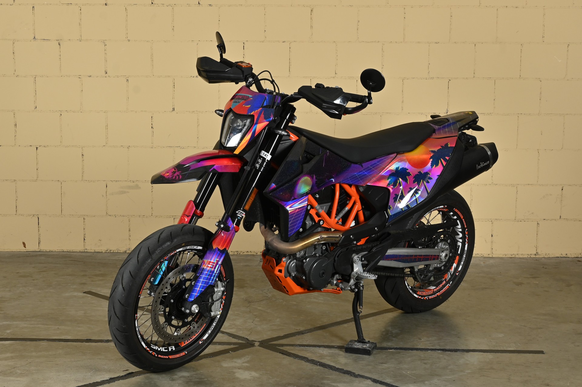 KTM SMC-showroom-element-3