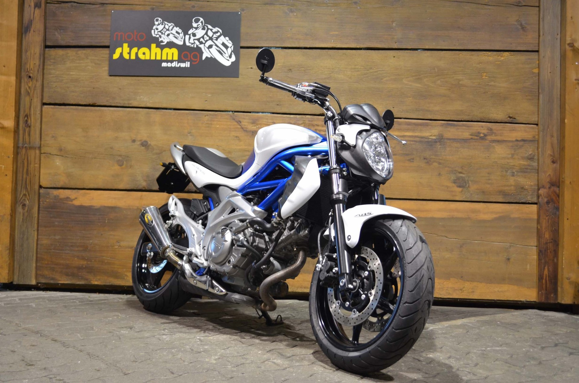SUZUKI SFV 650 A Gladius-showroom-element-1