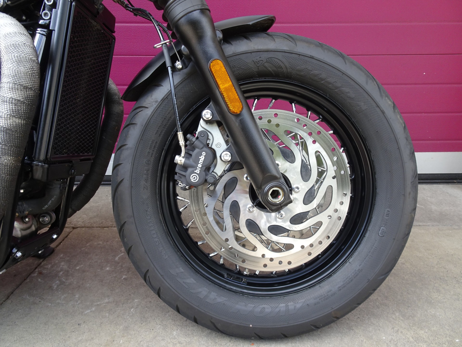 TRIUMPH Bonneville 1200  Bobber ABS-showroom-element-1