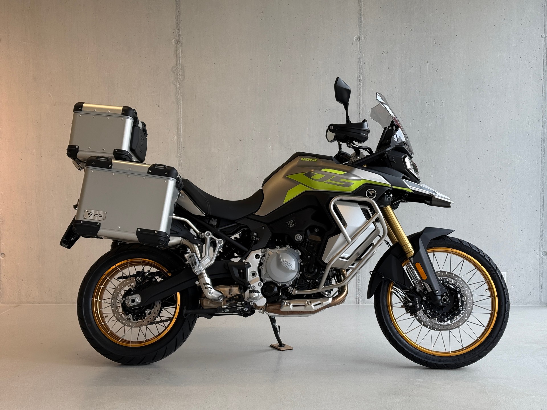 VOGE DS 900 X 35kw-showroom-element-1