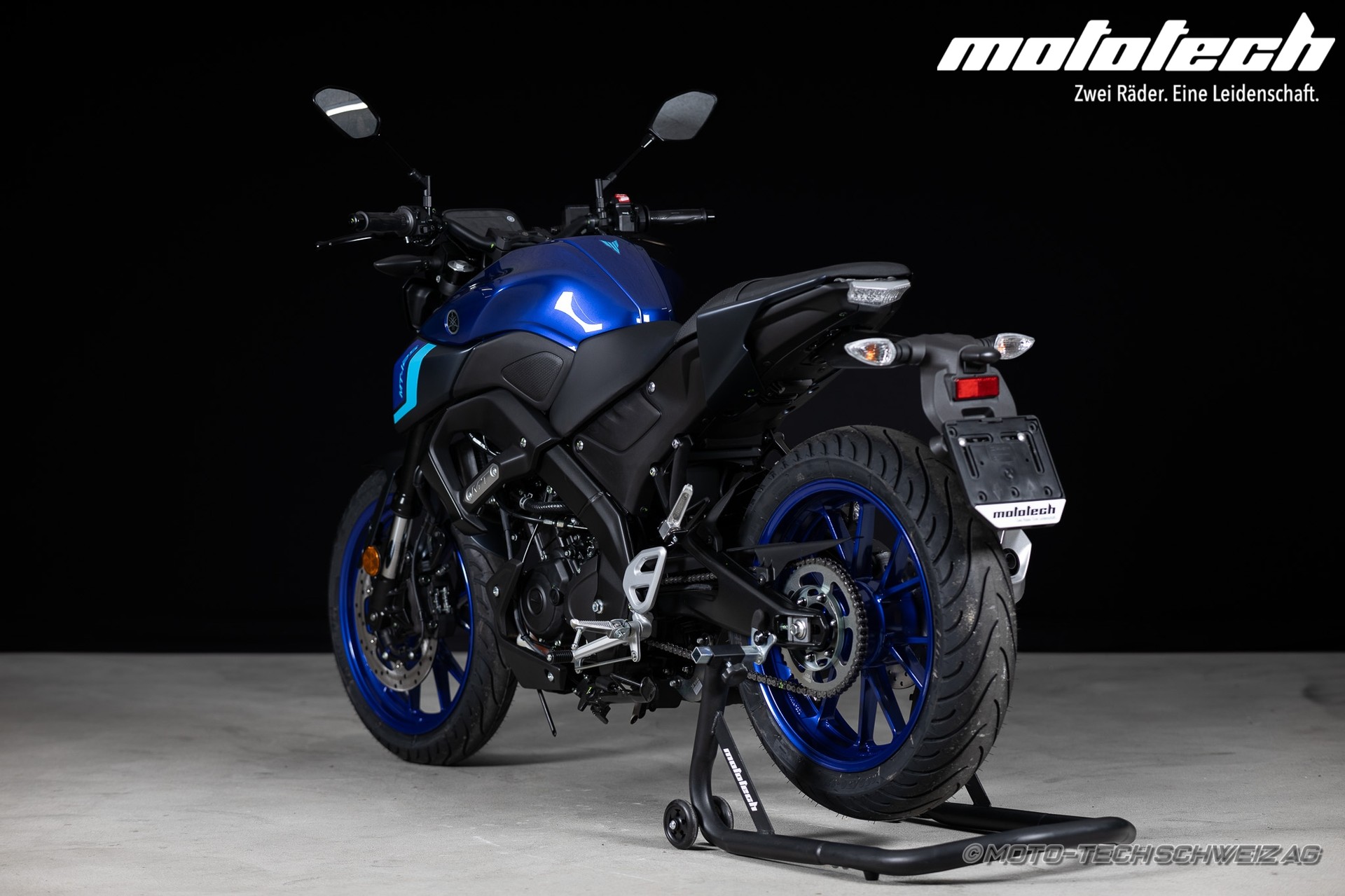 YAMAHA MT-125 ABS-showroom-element-3