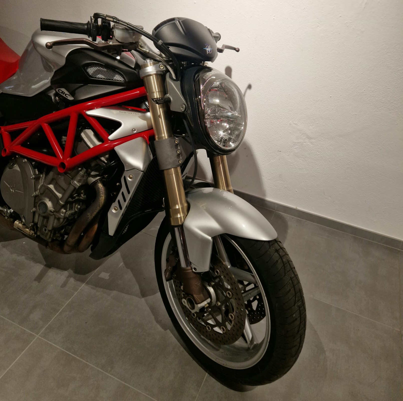 MV AGUSTA B4 Brutale 910-showroom-element-2