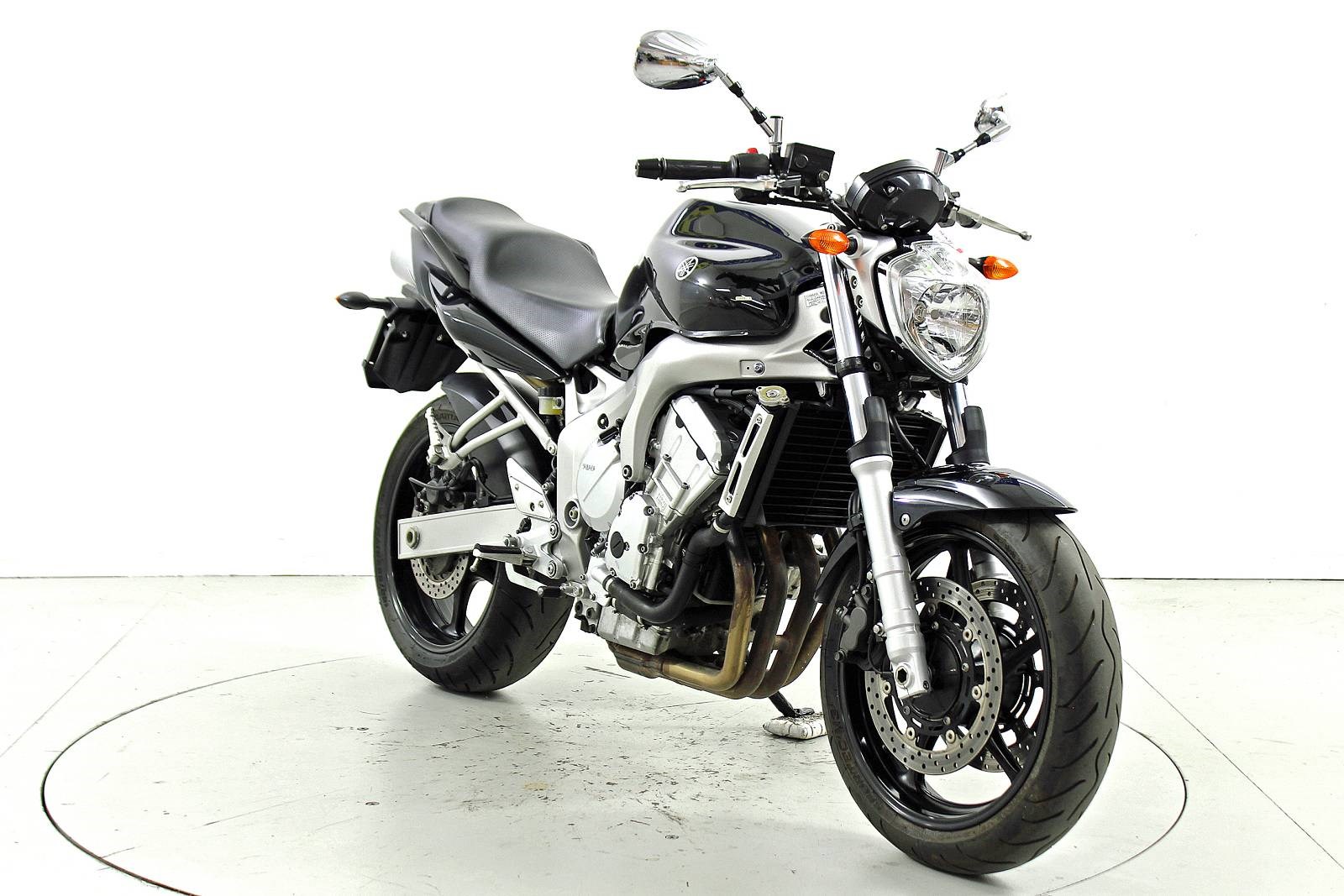 YAMAHA FZ6 N-showroom-element-1