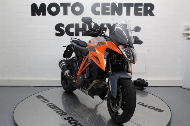 KTM 1290 Super Duke GT-showroom-element-2