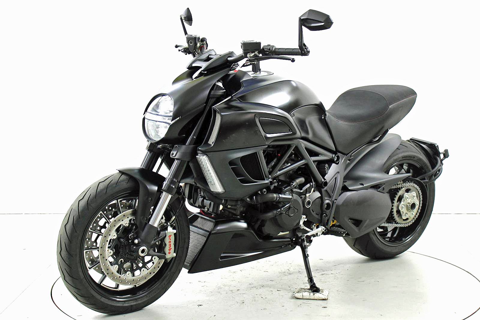 DUCATI Diavel 1200-showroom-element-2