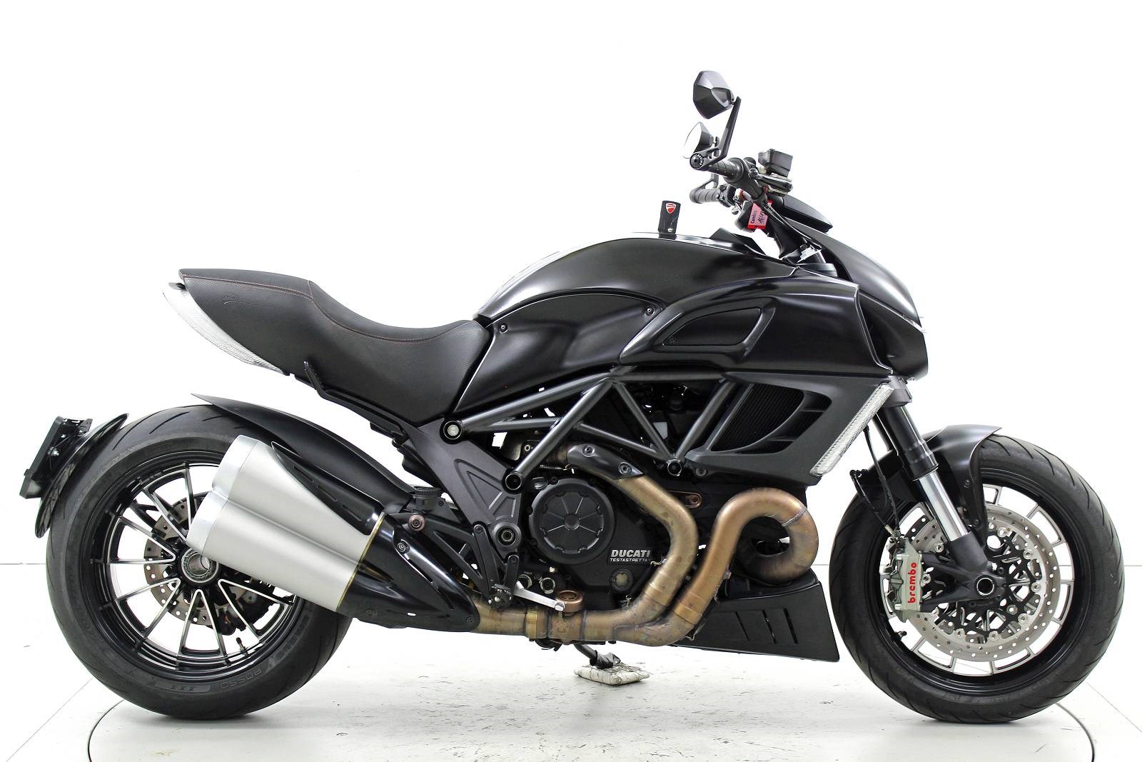 DUCATI Diavel 1200-showroom-element-3