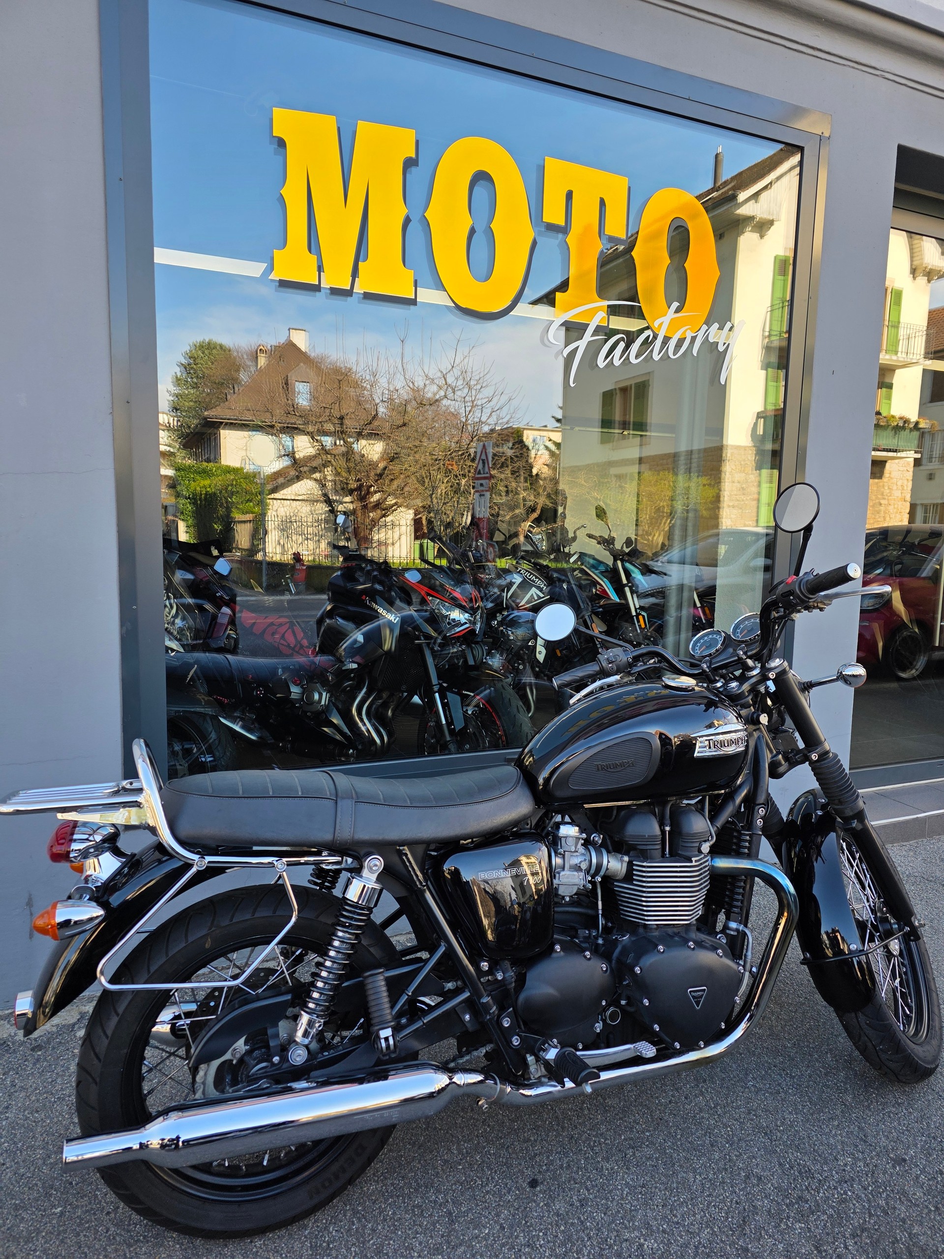 TRIUMPH Bonneville 900 i T 100-showroom-element-3