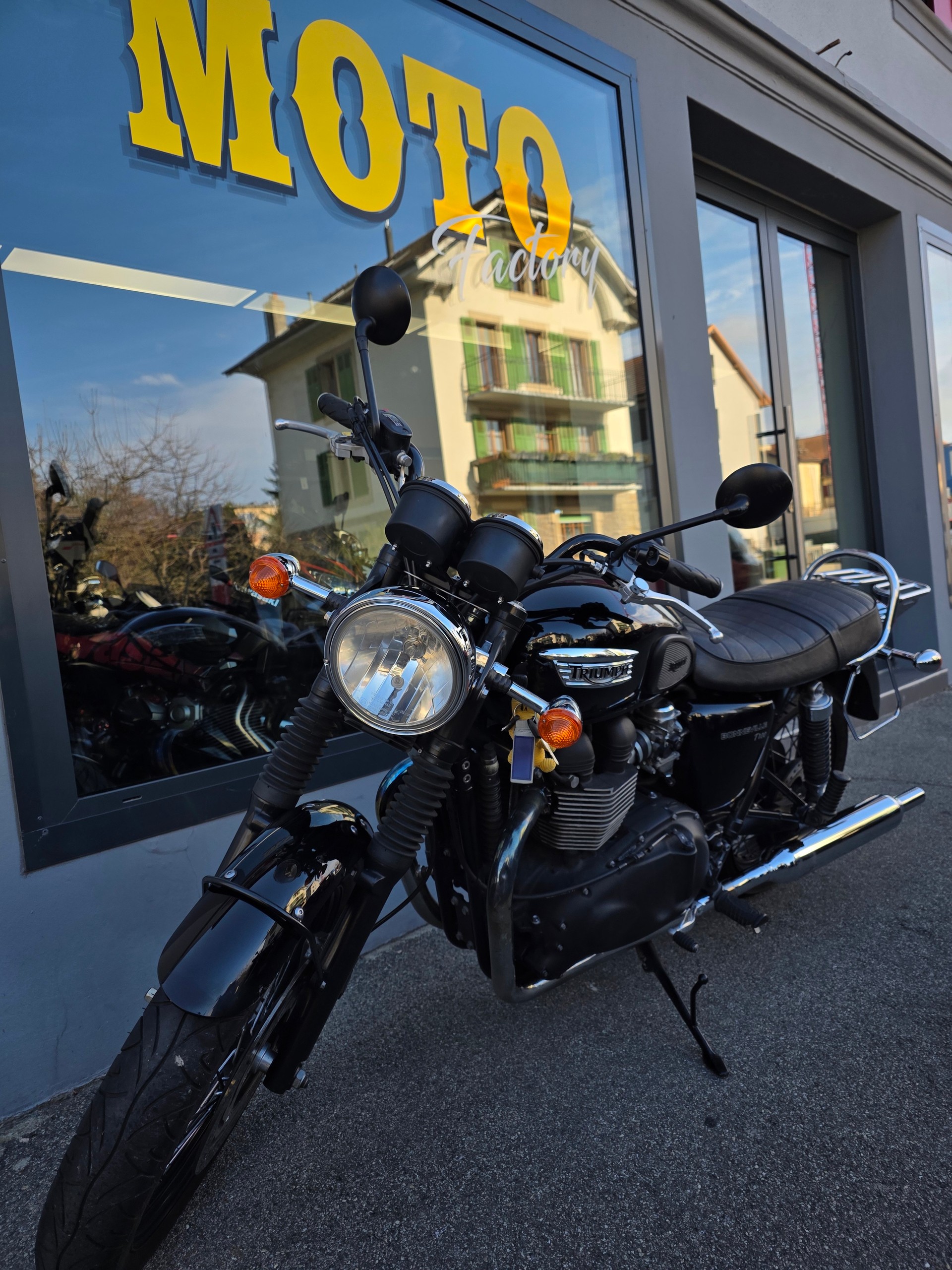TRIUMPH Bonneville 900 i T 100-showroom-element-1