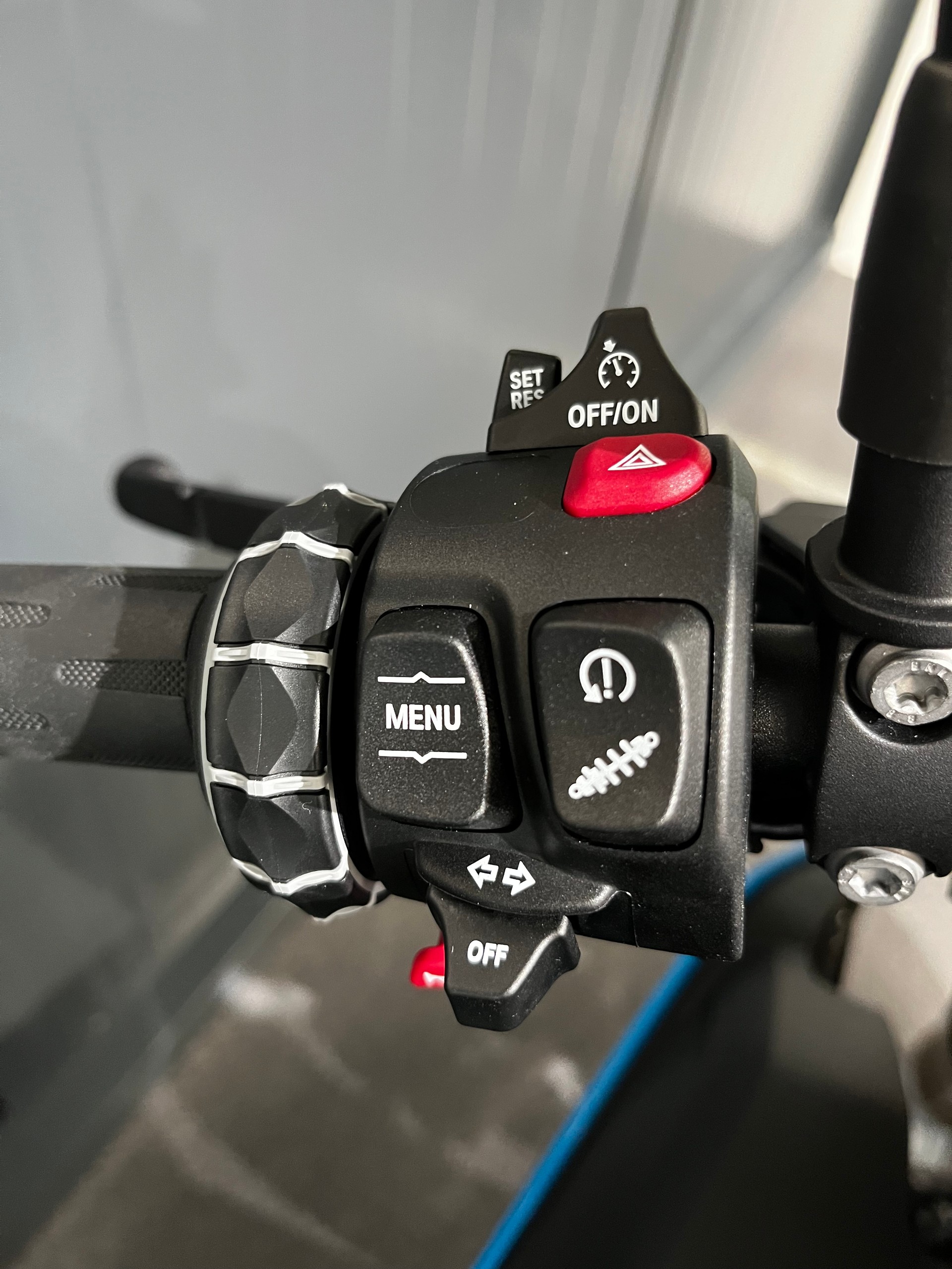 BMW S 1000 R-showroom-element-3