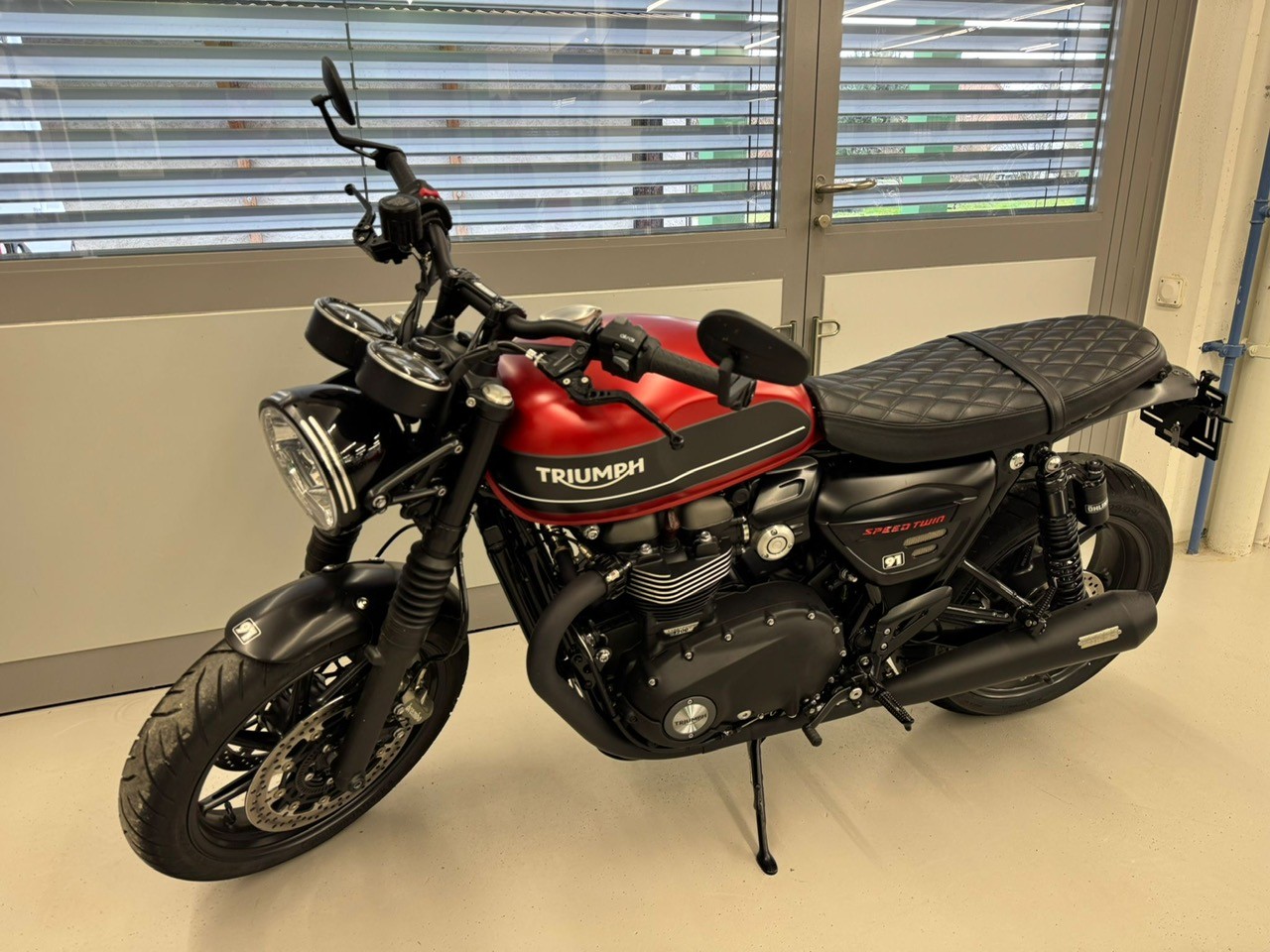 TRIUMPH Speed Twin 1200-showroom-element-1
