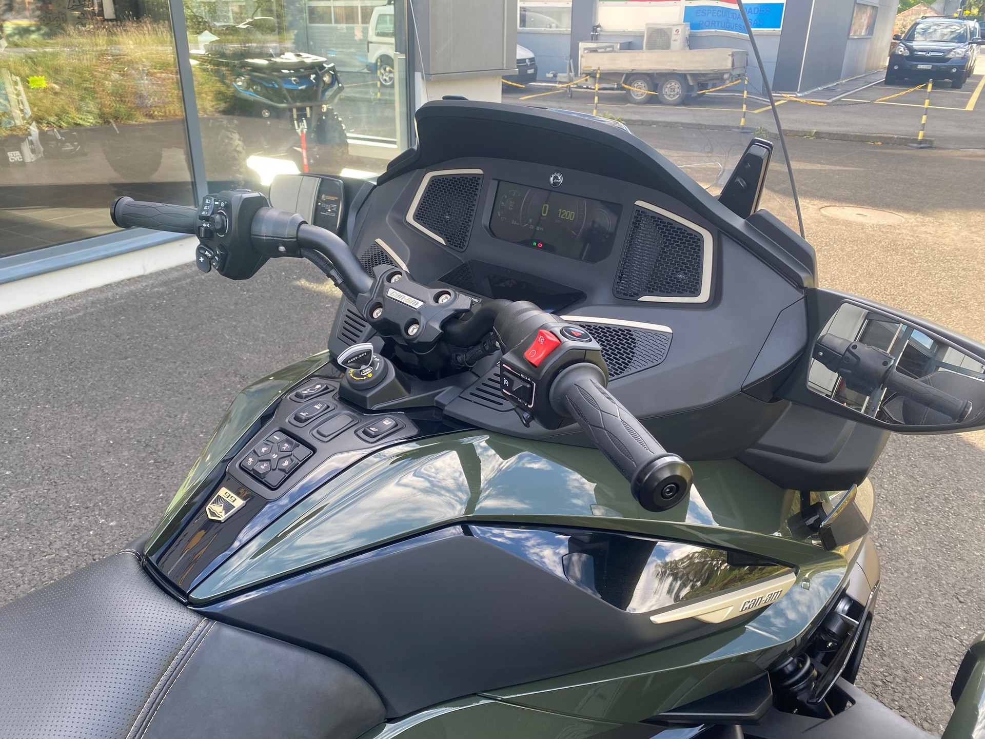 CAN-AM Spyder RT-LTD Sea Sky Edition SE6-image-4