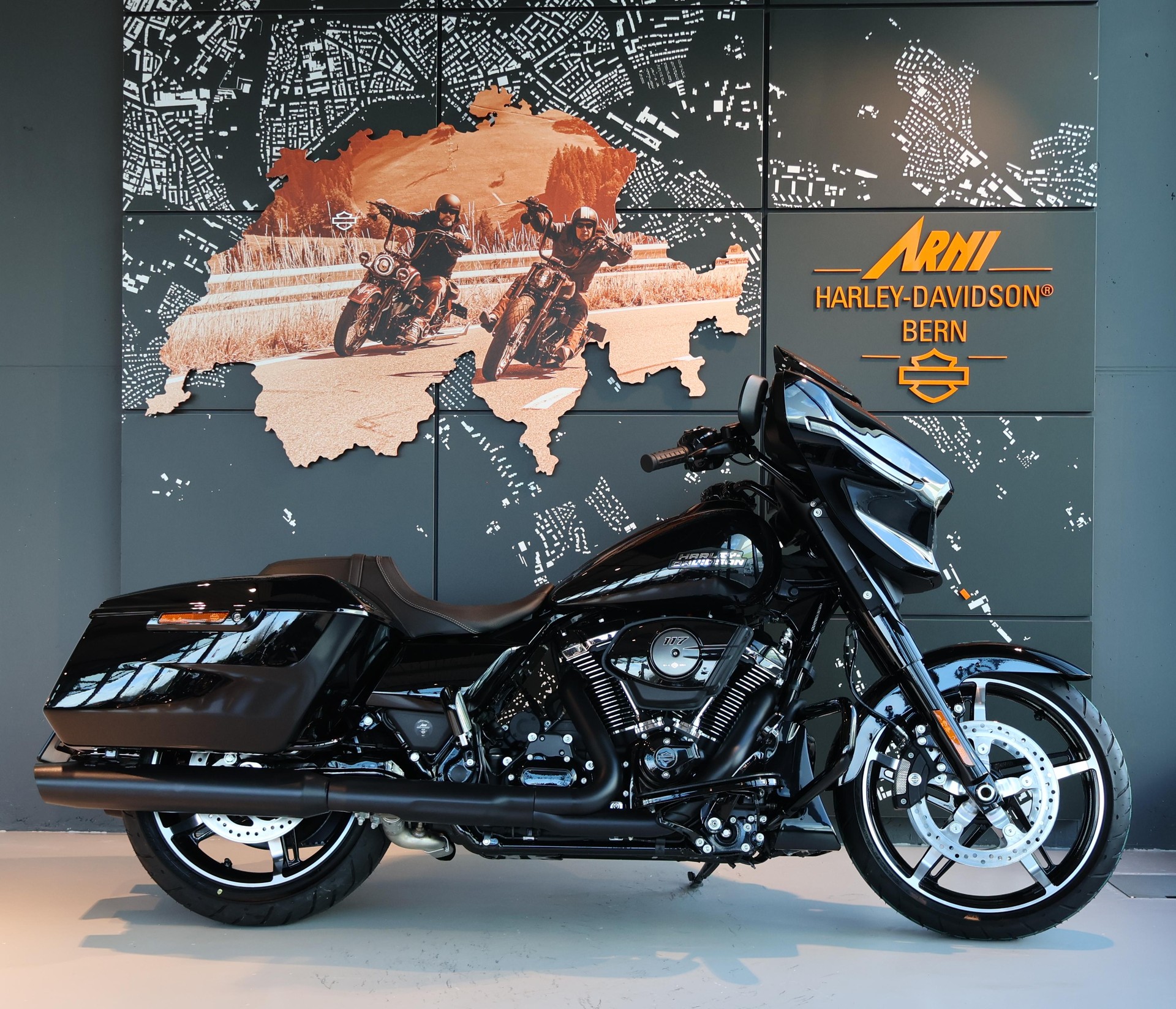 HARLEY-DAVIDSON FLHX Street Glide Black Finish 117