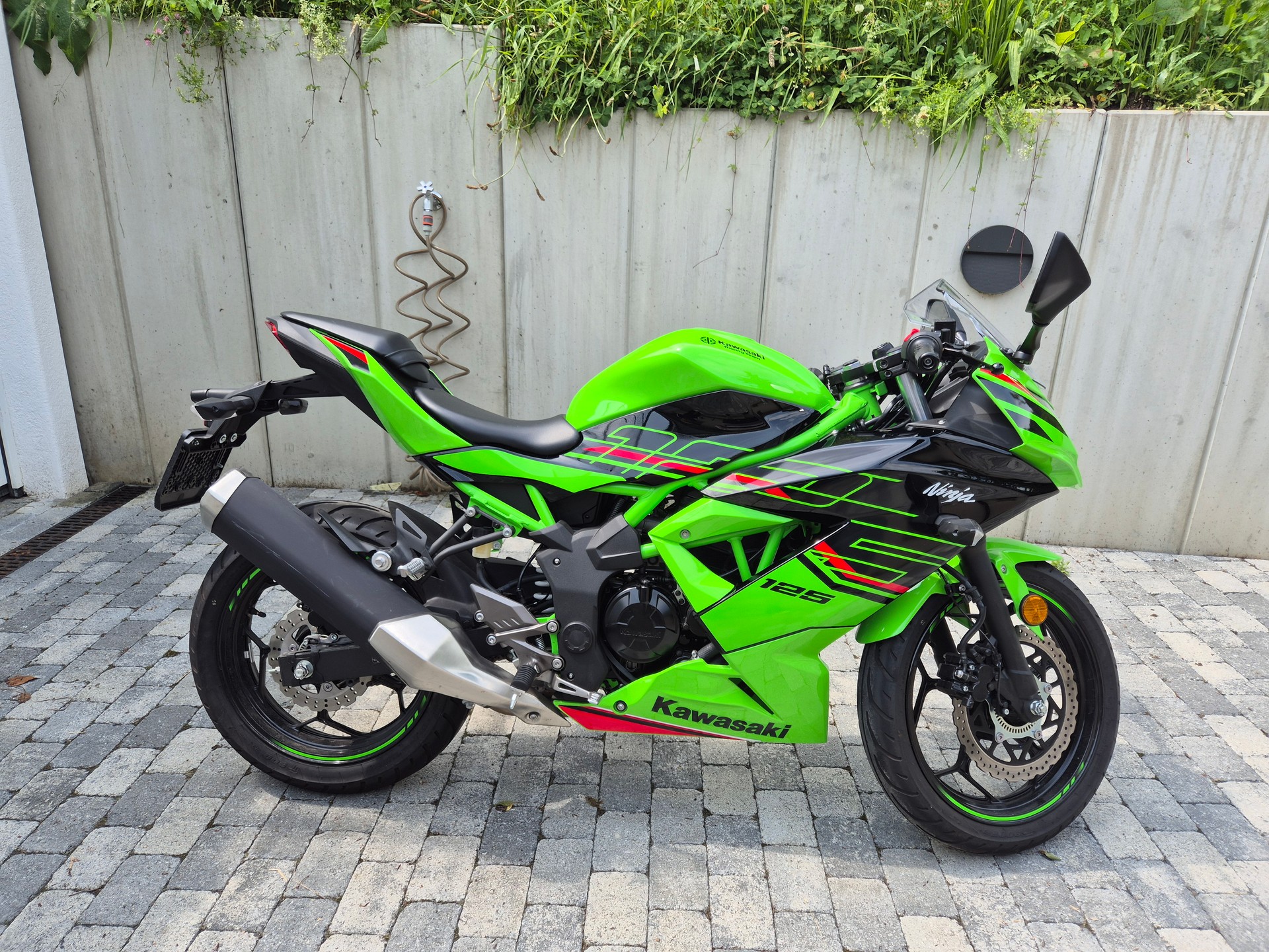 KAWASAKI Ninja 125-image-2