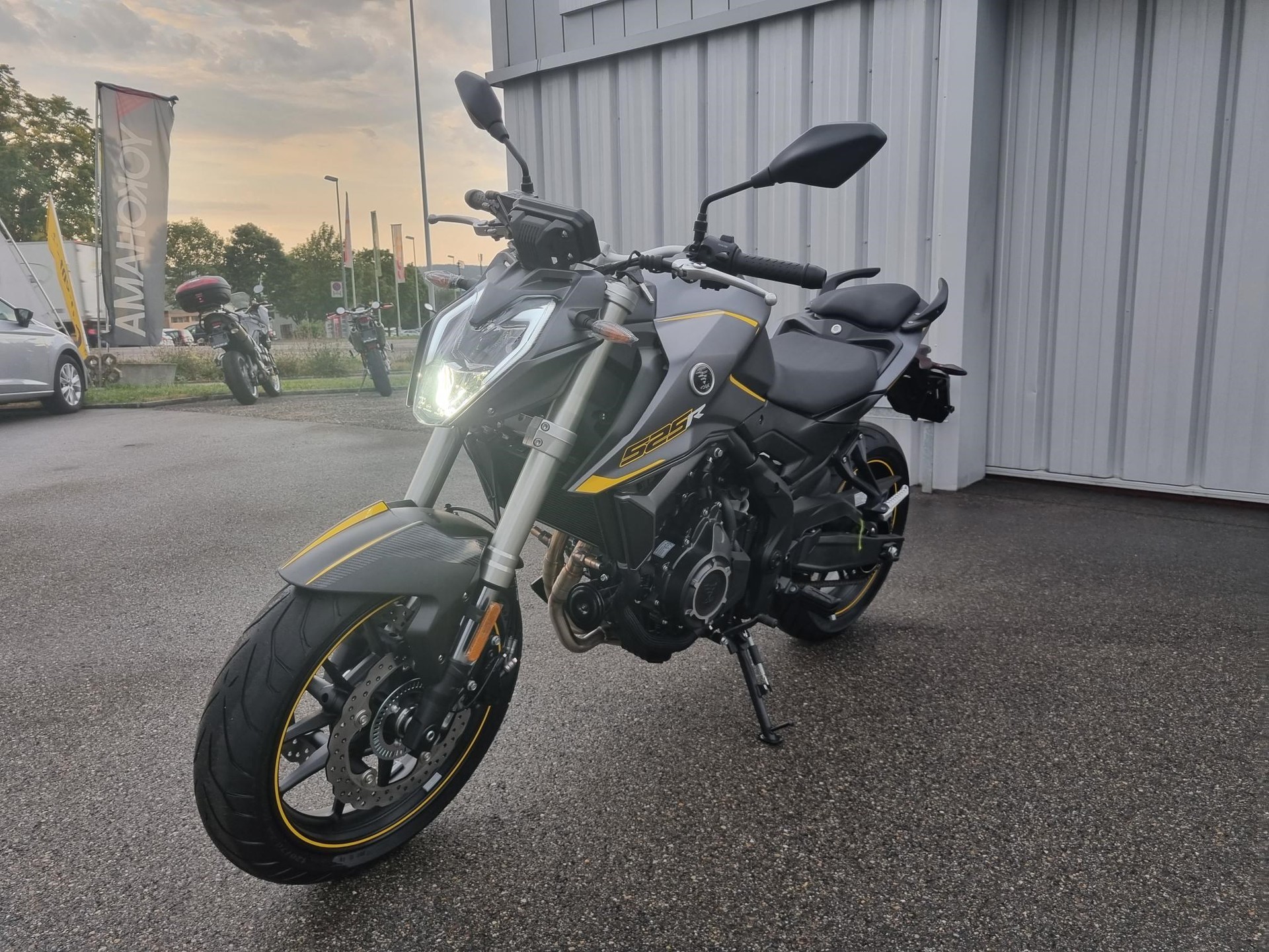 VOGE NAKED 525R