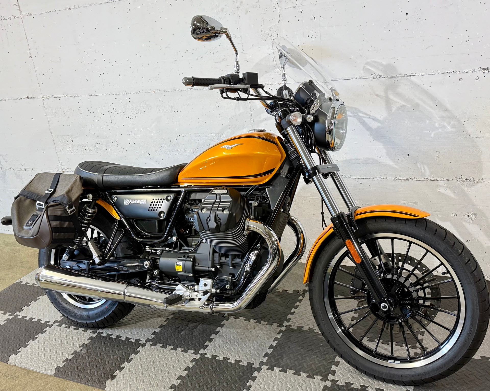 MOTO GUZZI V9 Roamer 850 ABS-showroom-element-2