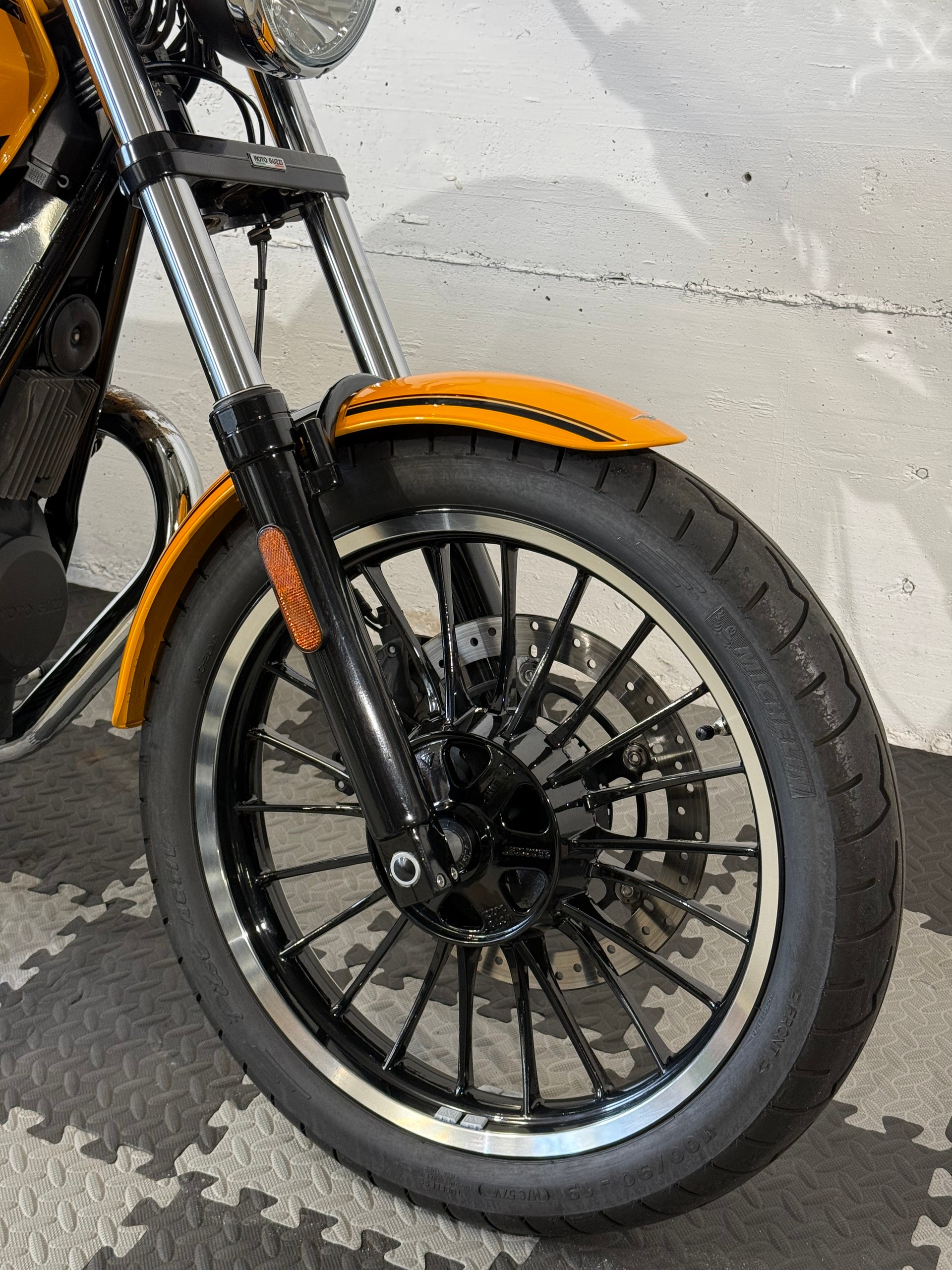 MOTO GUZZI V9 Roamer 850 ABS-showroom-element-1