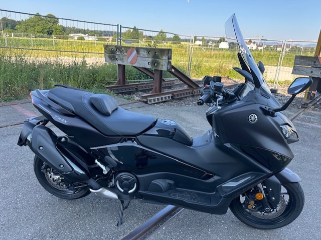 YAMAHA T-MAX Tech-Max XP 560-showroom-element-2
