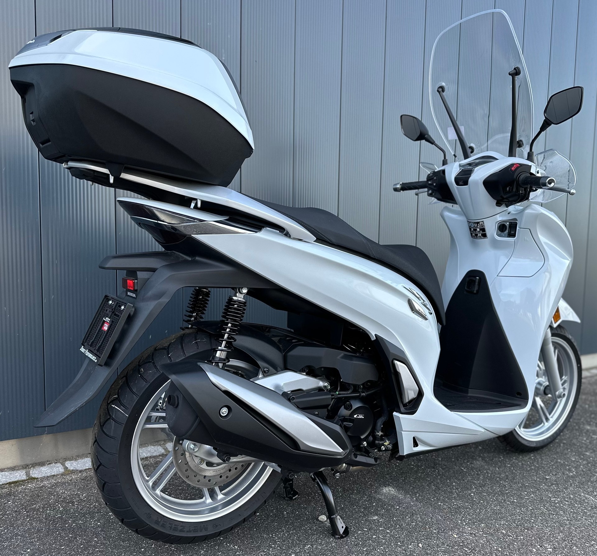 HONDA SH 350-showroom-element-2