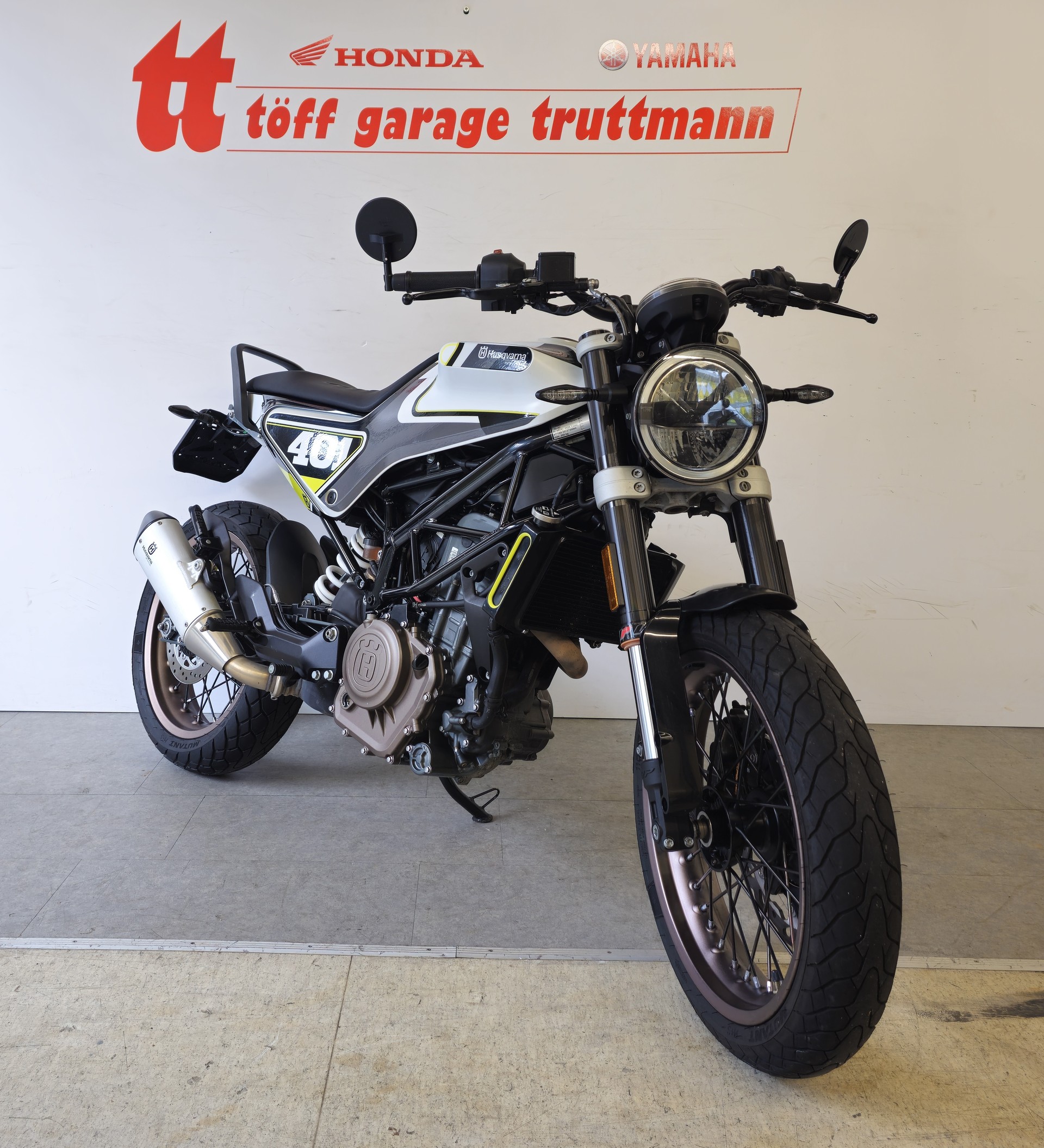 HUSQVARNA Vitpilen 401-showroom-element-2