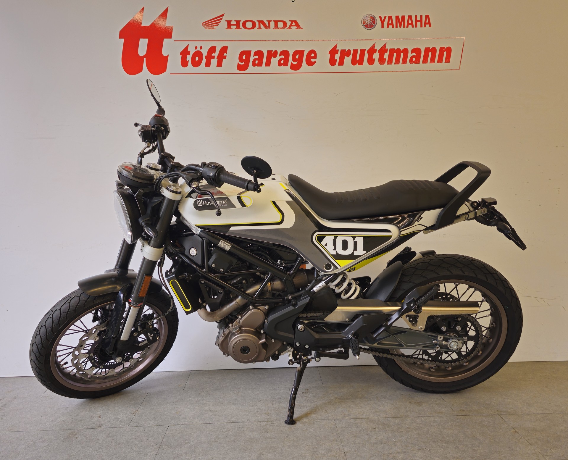 HUSQVARNA Vitpilen 401-showroom-element-1