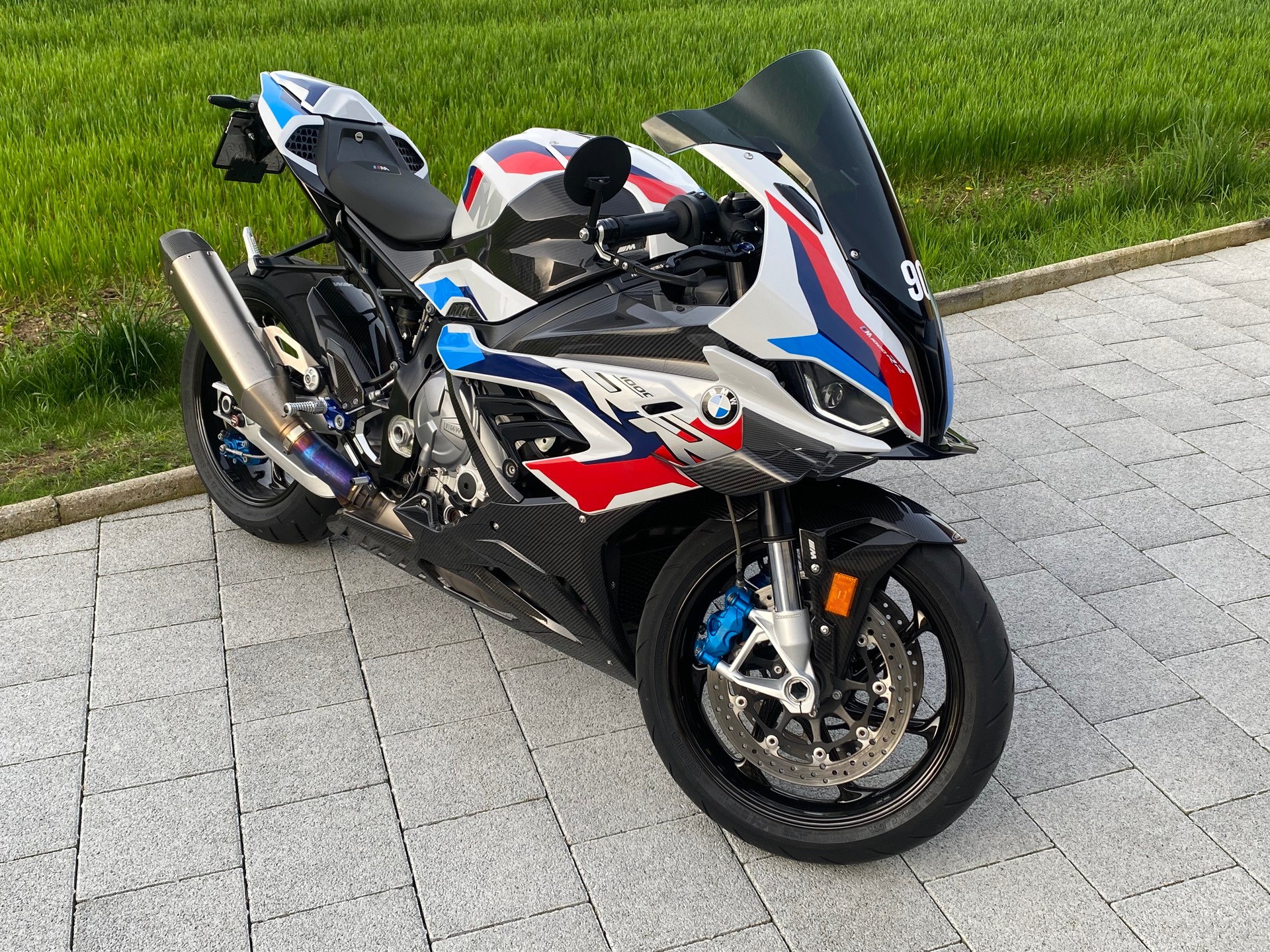 BMW M 1000 RR Competition-image-3