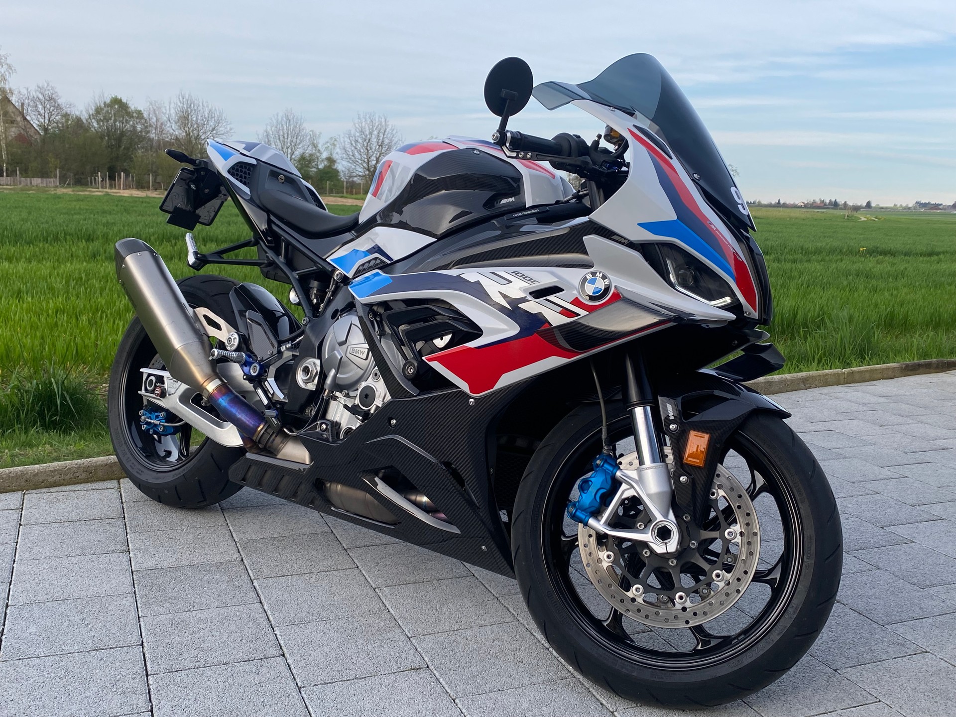 BMW M 1000 RR Competition-image-4