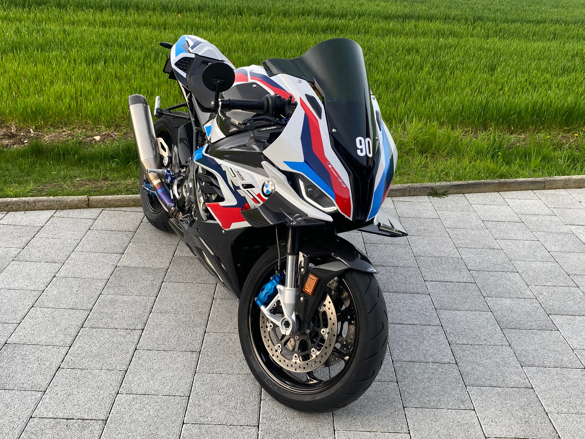 BMW M 1000 RR Competition-image-2