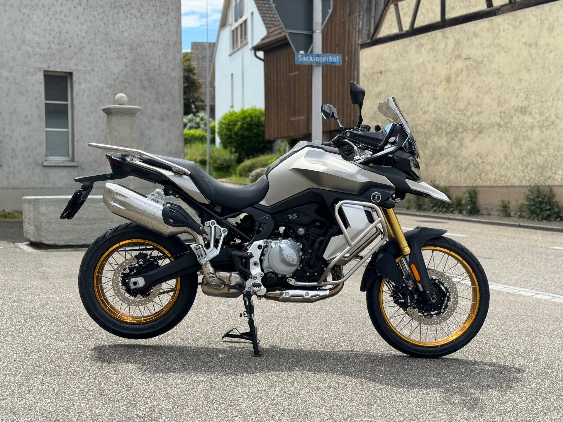VOGE DS 900 X-showroom-element-1