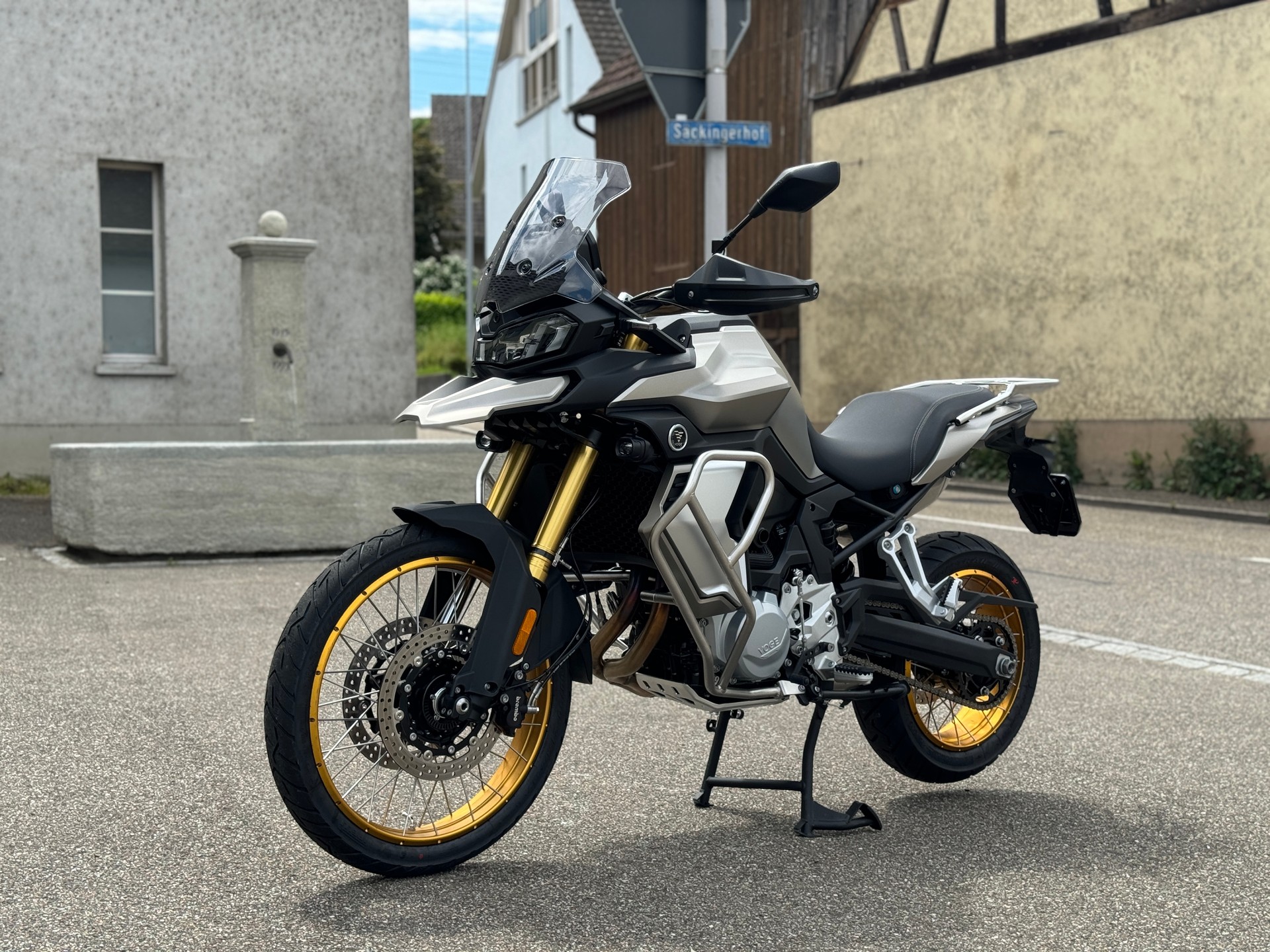 VOGE DS 900 X-showroom-element-3